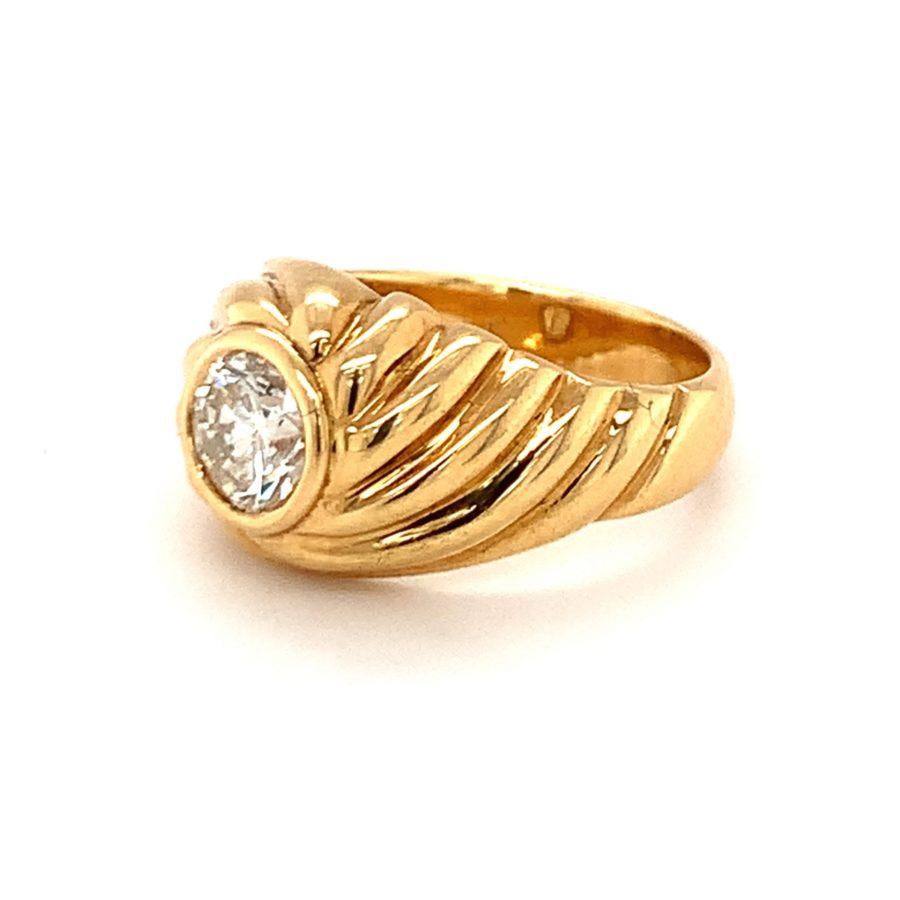 Round Cut Diamond Solitaire 18 Karat Yellow Gold Ring, circa 1980s For Sale