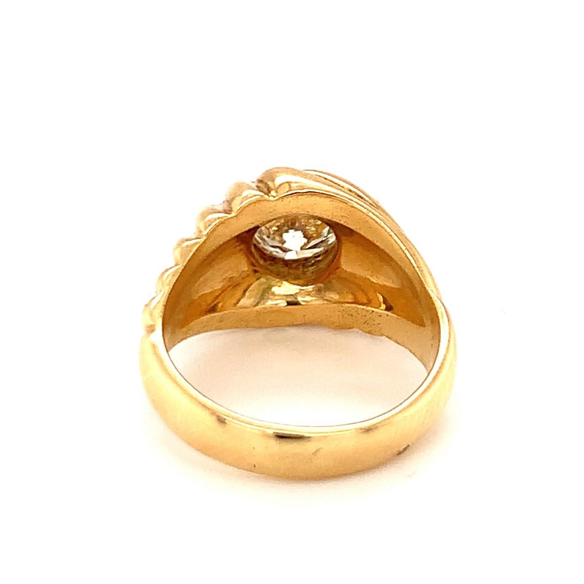 Bague en or jaune 18 carats avec solitaire en diamant, vers les années 1980 Pour femmes en vente