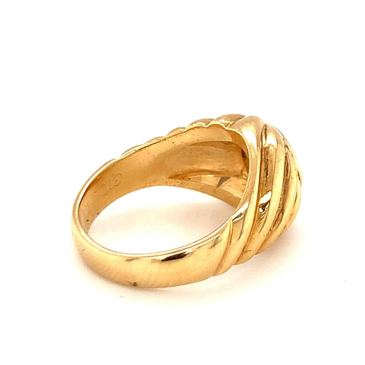 Diamond Solitaire 18 Karat Yellow Gold Ring, circa 1980s For Sale 1