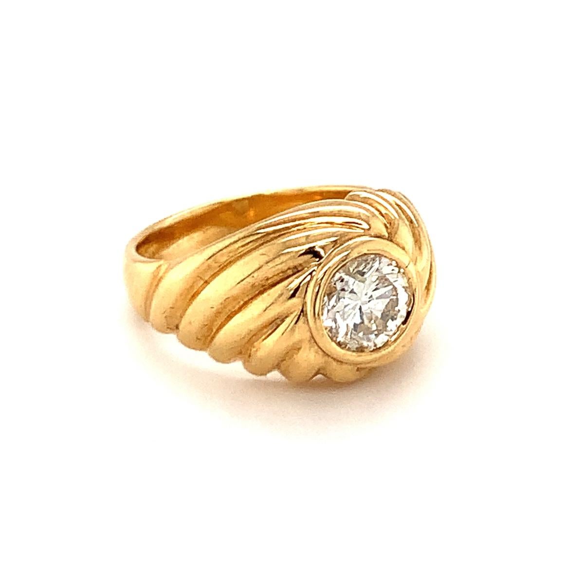 Bague en or jaune 18 carats avec solitaire en diamant, vers les années 1980 en vente 3
