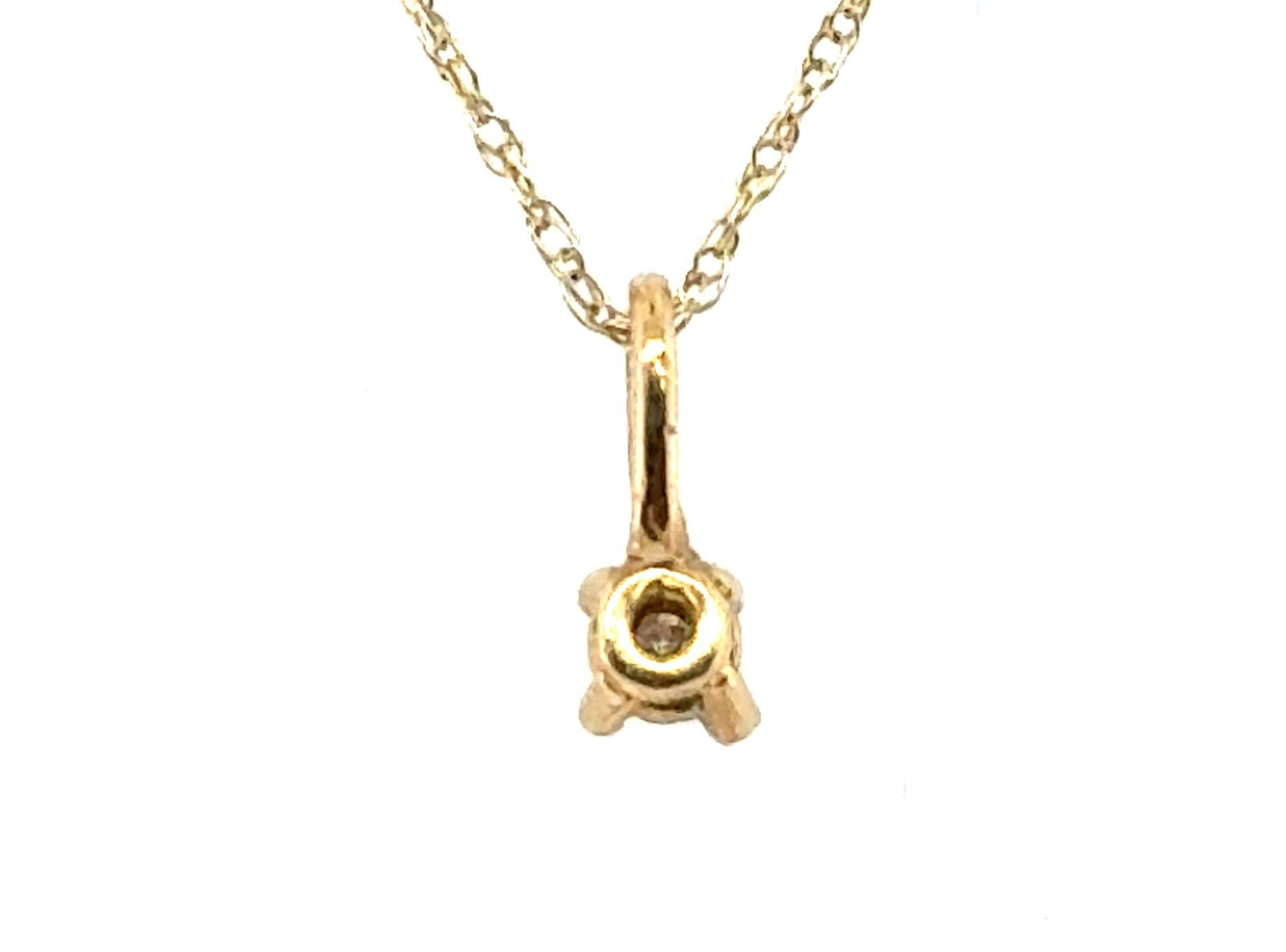 Collier pendentif solitaire en diamant à 4 branches Mined RBC 14K Yellow Gold Excellent état - En vente à Dearborn, MI