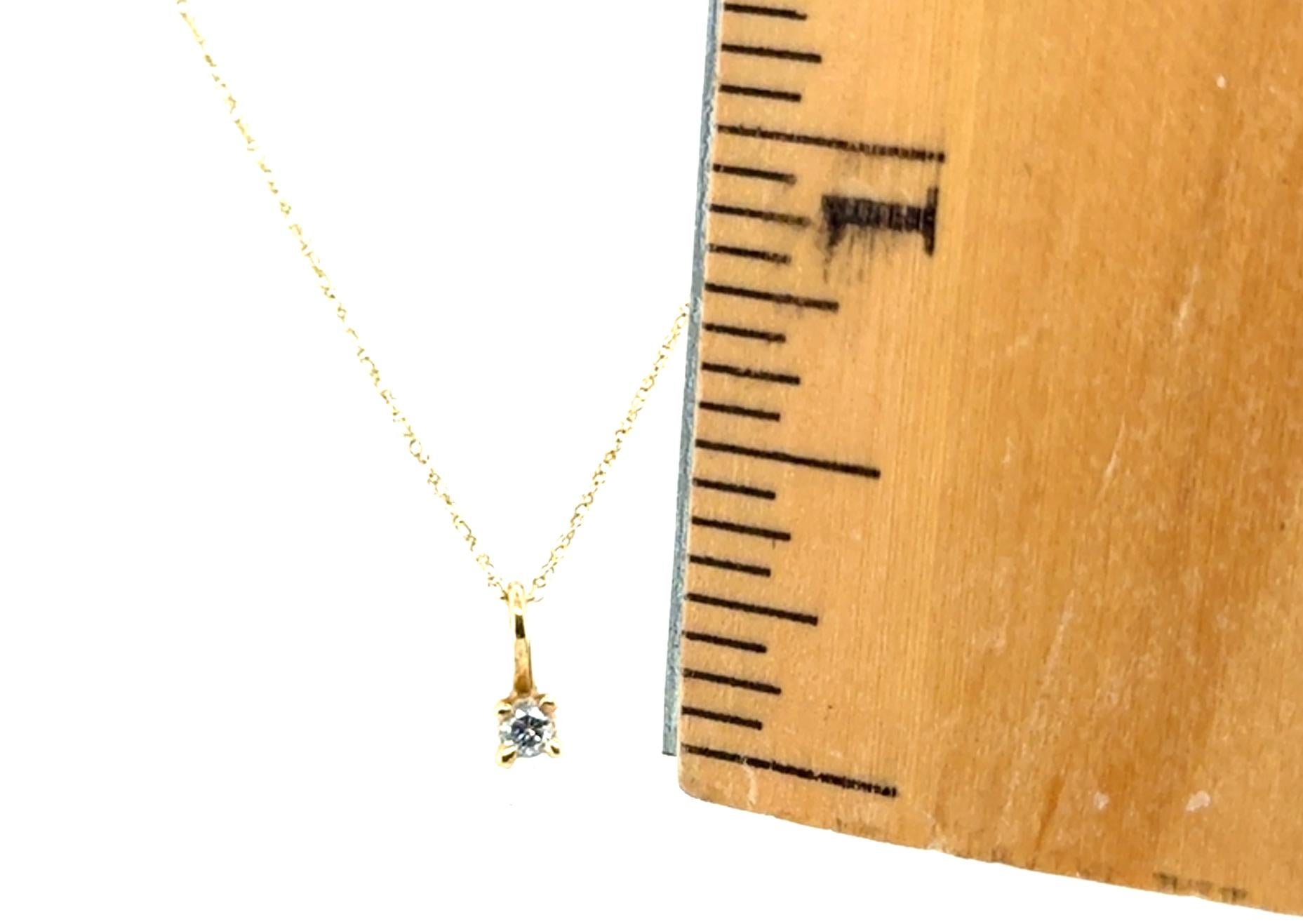 Collier pendentif solitaire en diamant à 4 branches Mined RBC 14K Yellow Gold Pour femmes en vente