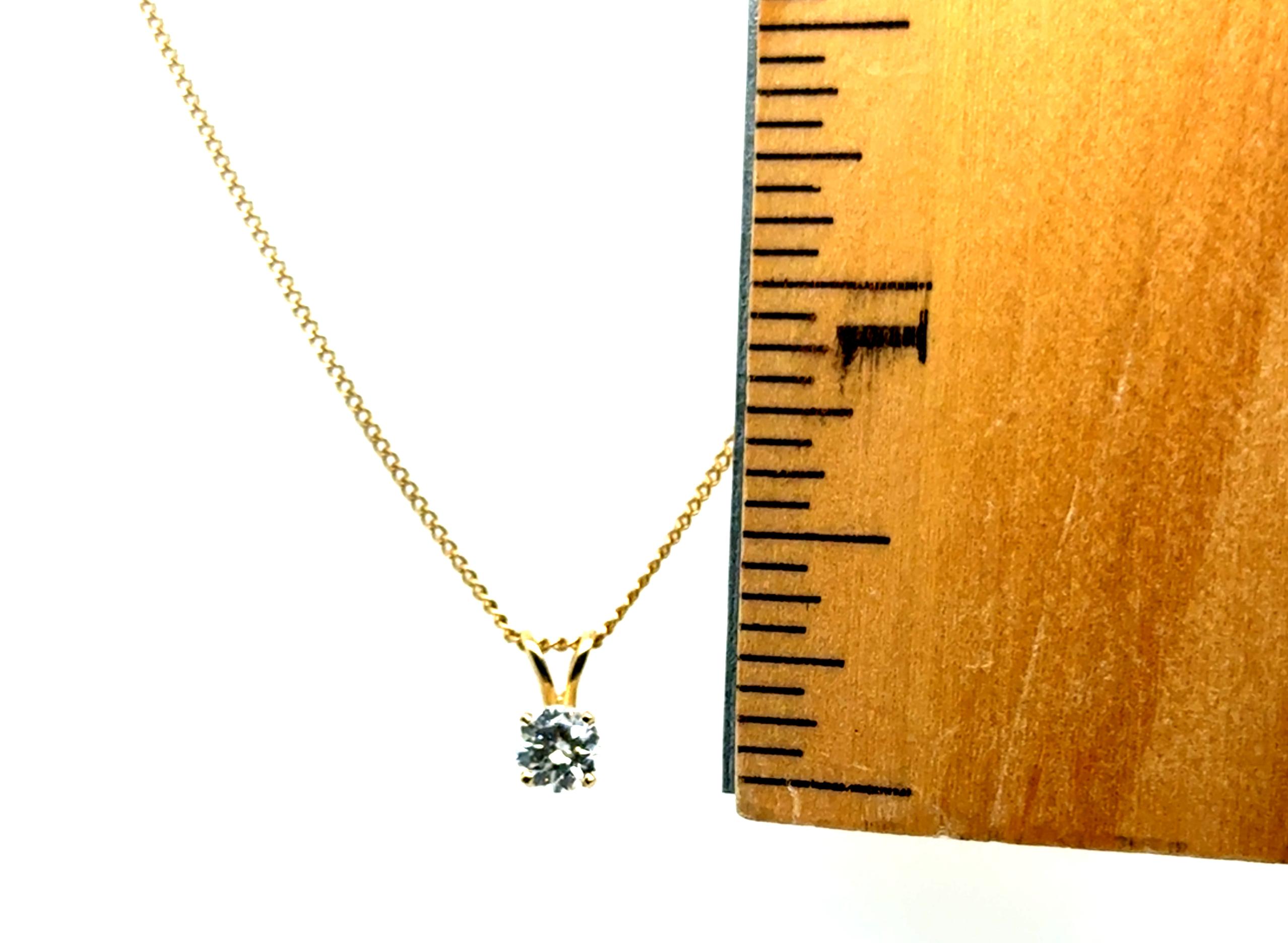 Pendentif diamant solitaire Brilliante .36ct Mined Round Brilliant 14K Yellow Gold Pour femmes en vente