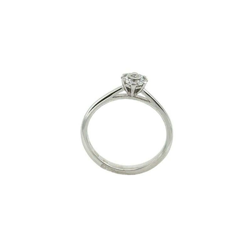 Round Cut Diamond Solitaire Cluster Ring in 14ct White Gold For Sale