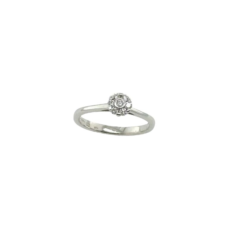 Anillo solitario de diamantes en racimo en oro blanco de 14 ct