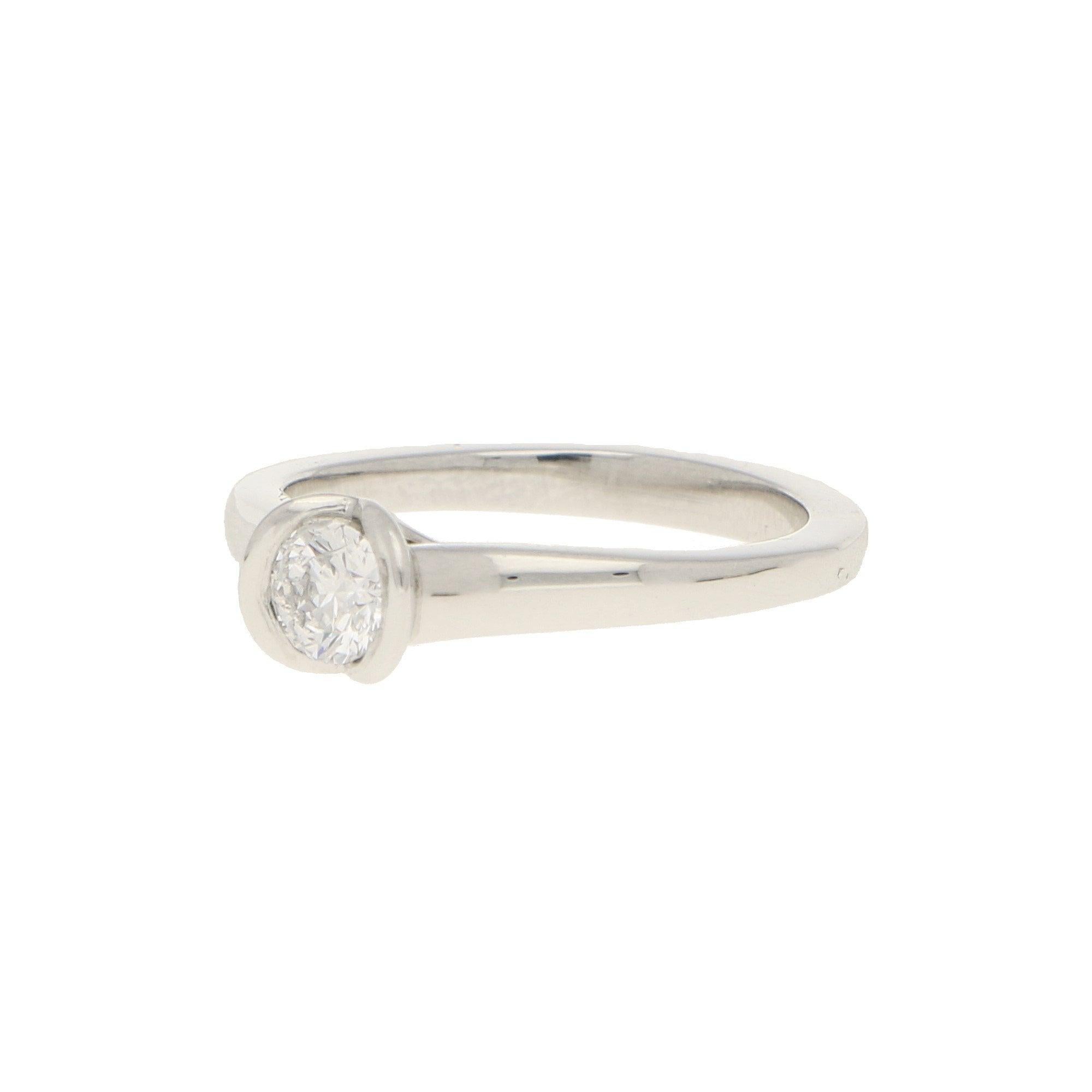 Modern Diamond Solitaire Engagement Ring in Platinum 0.33 Carat For Sale