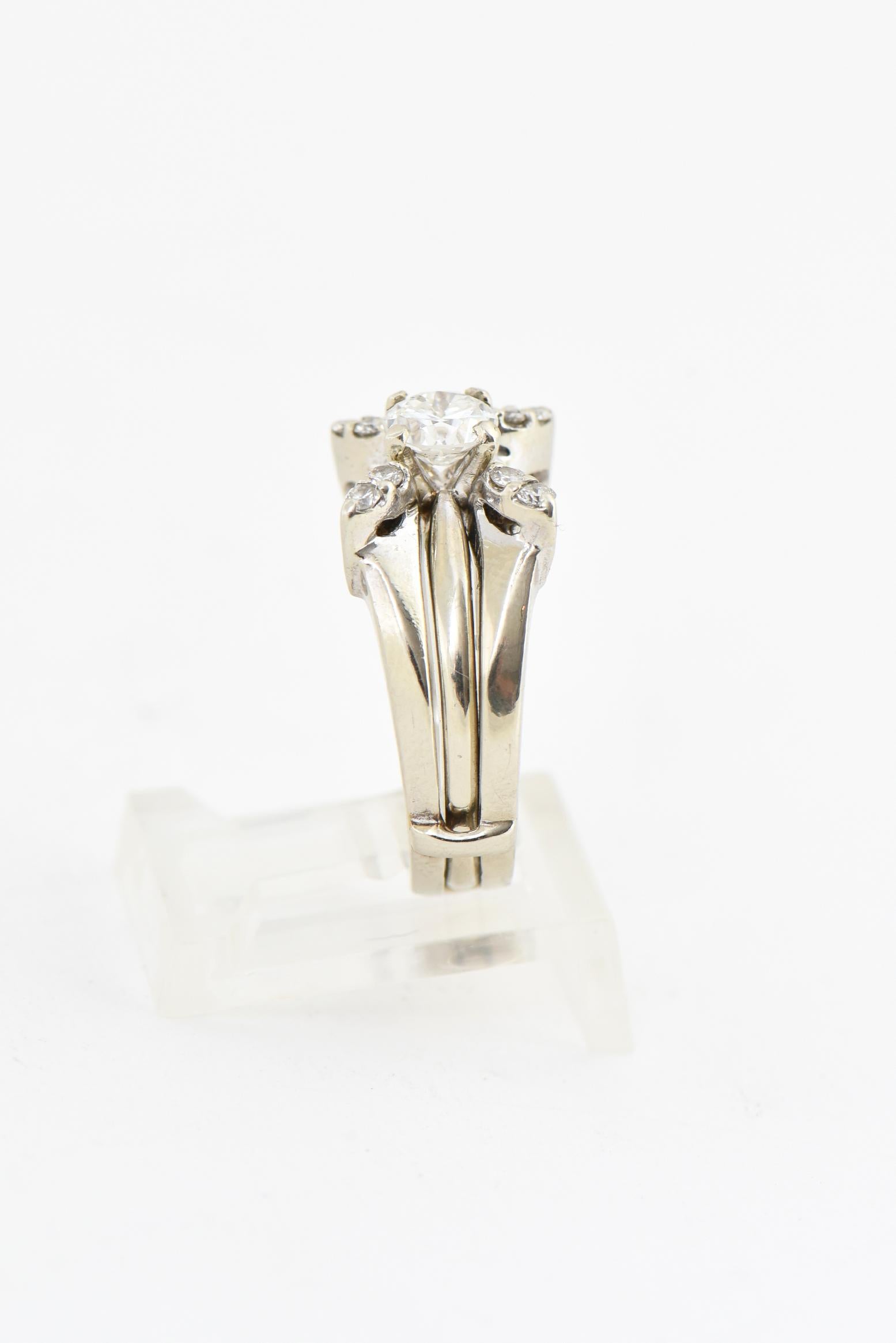Taille ronde Bague de fiançailles solitaire en diamant avec anneau de cage assorti en or blanc en vente