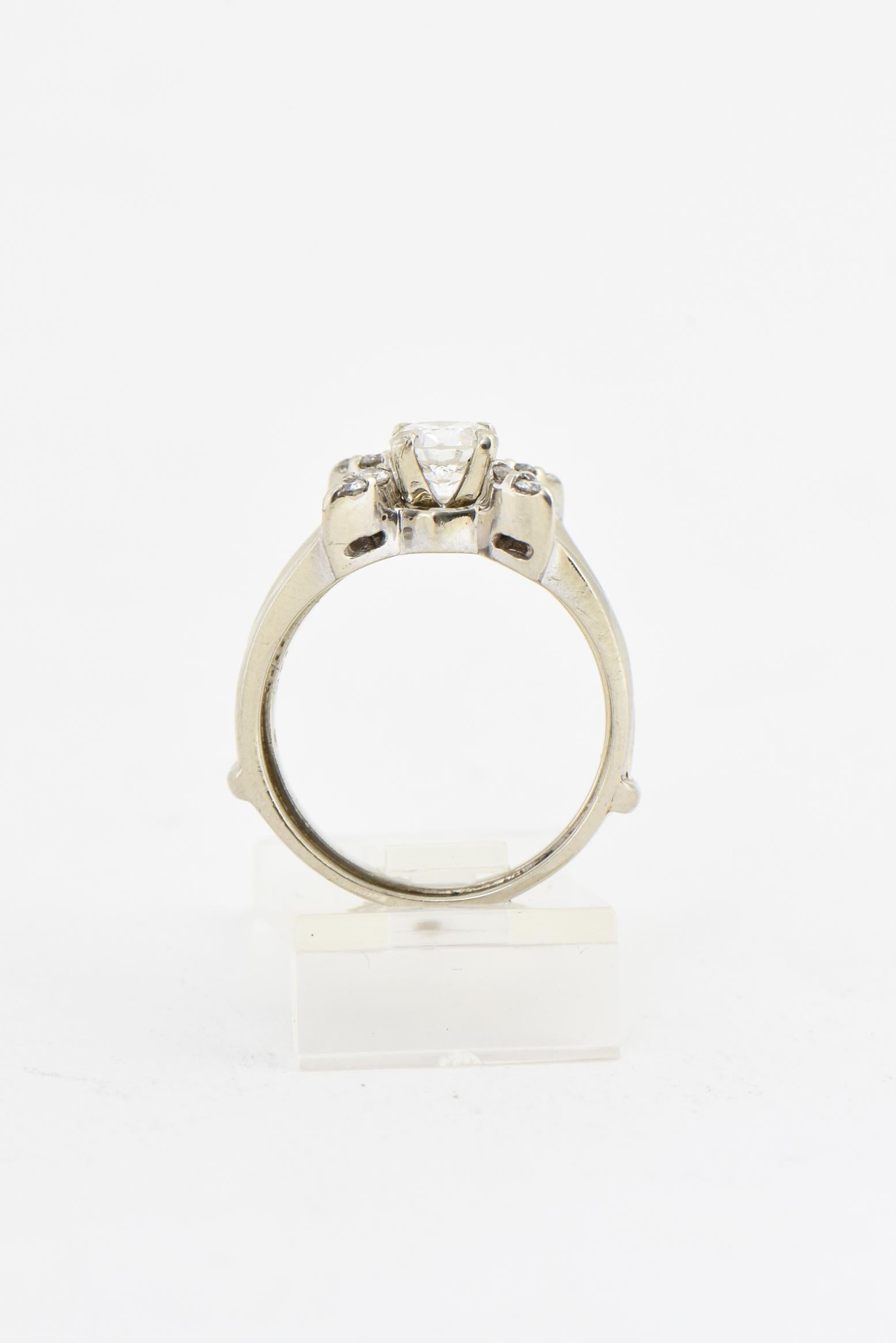 Bague de fiançailles solitaire en diamant avec anneau de cage assorti en or blanc Bon état - En vente à Miami Beach, FL