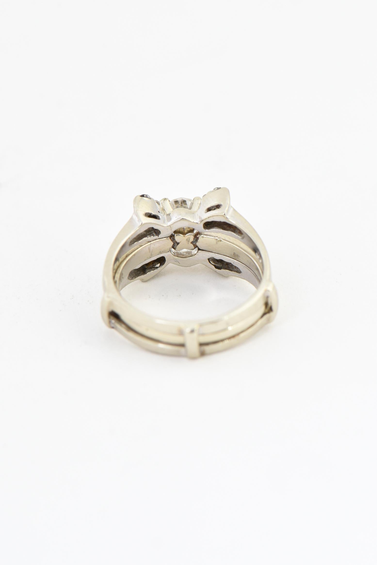 Bague de fiançailles solitaire en diamant avec anneau de cage assorti en or blanc en vente 1