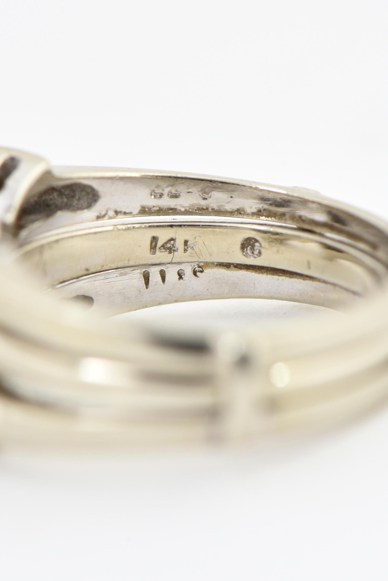 Bague de fiançailles solitaire en diamant avec anneau de cage assorti en or blanc en vente 2