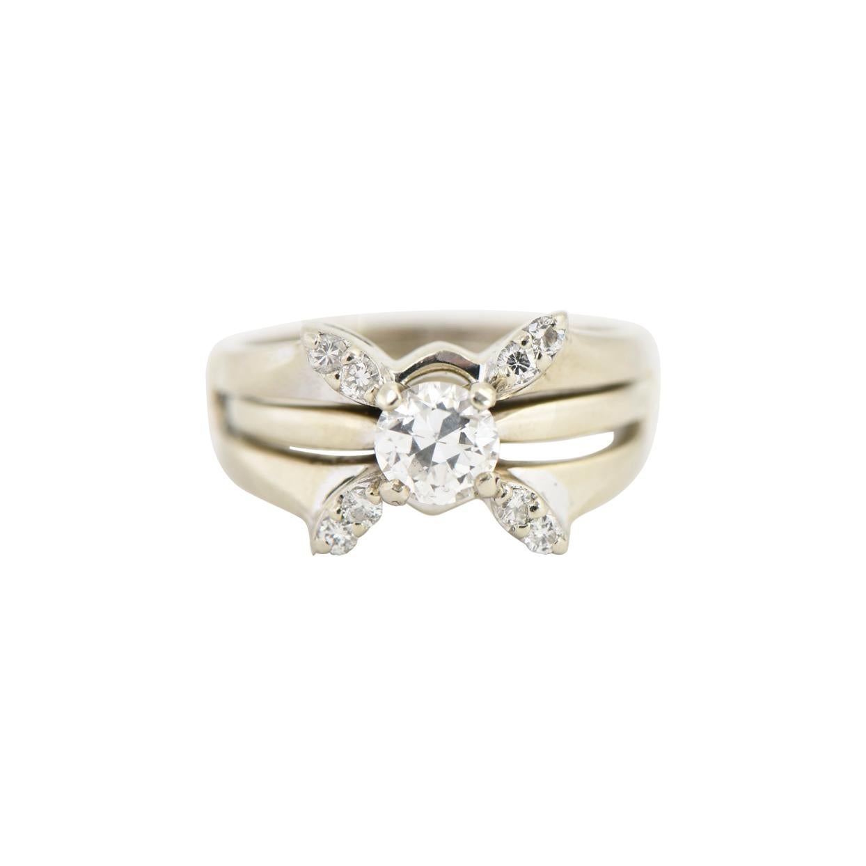 Bague de fiançailles solitaire en diamant avec anneau de cage assorti en or blanc