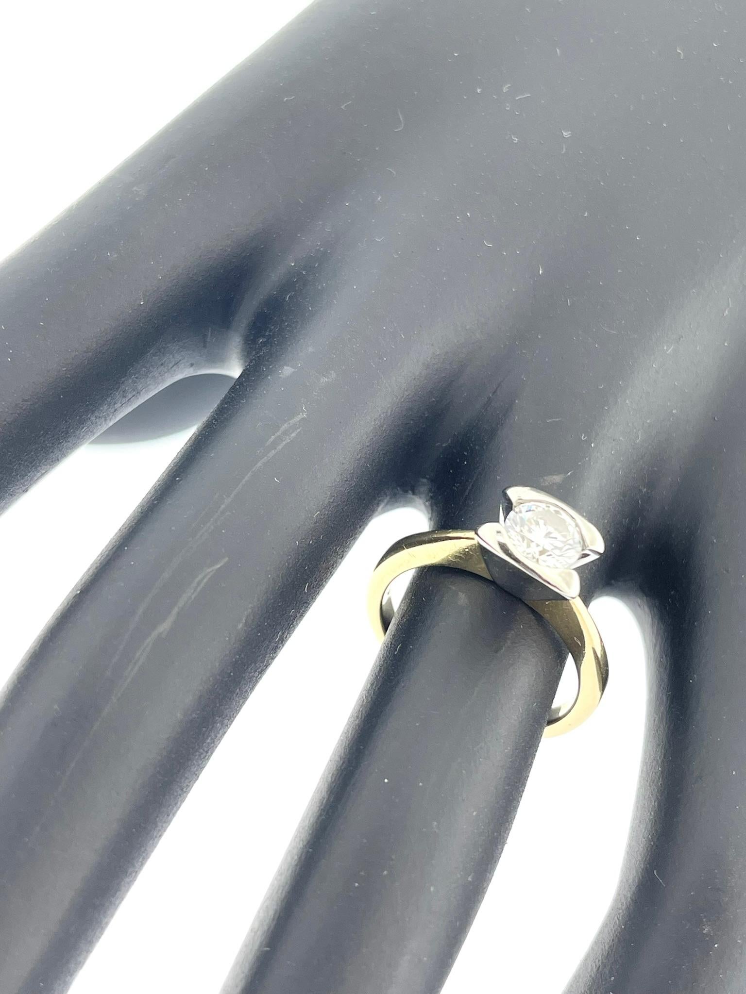 Diamond Solitaire Italian Ring 18 karat Yellow and White Gold In Good Condition For Sale In Esch sur Alzette, Esch-sur-Alzette