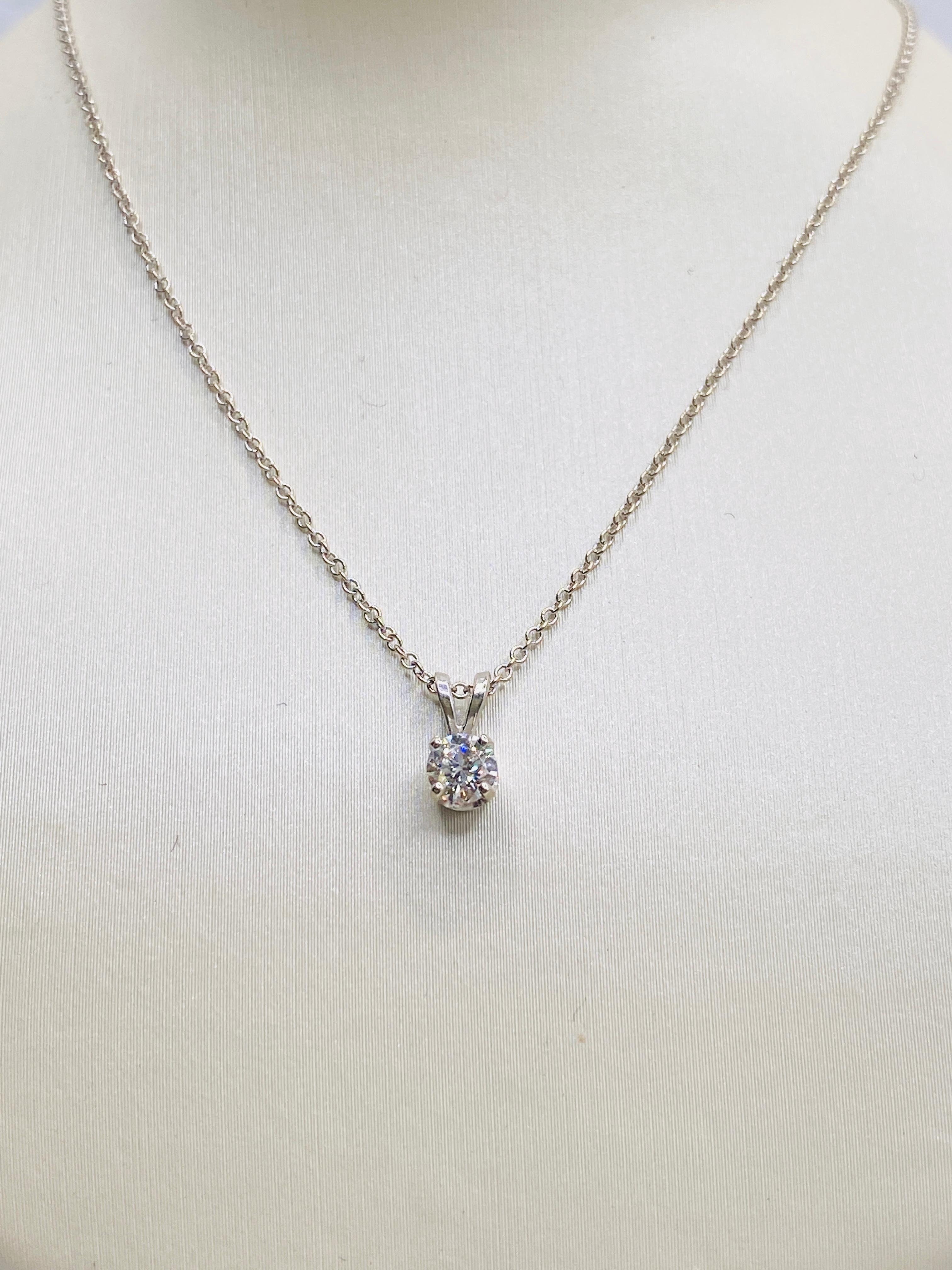 Solitär-Halskette mit Diamanten (Rundschliff) im Angebot