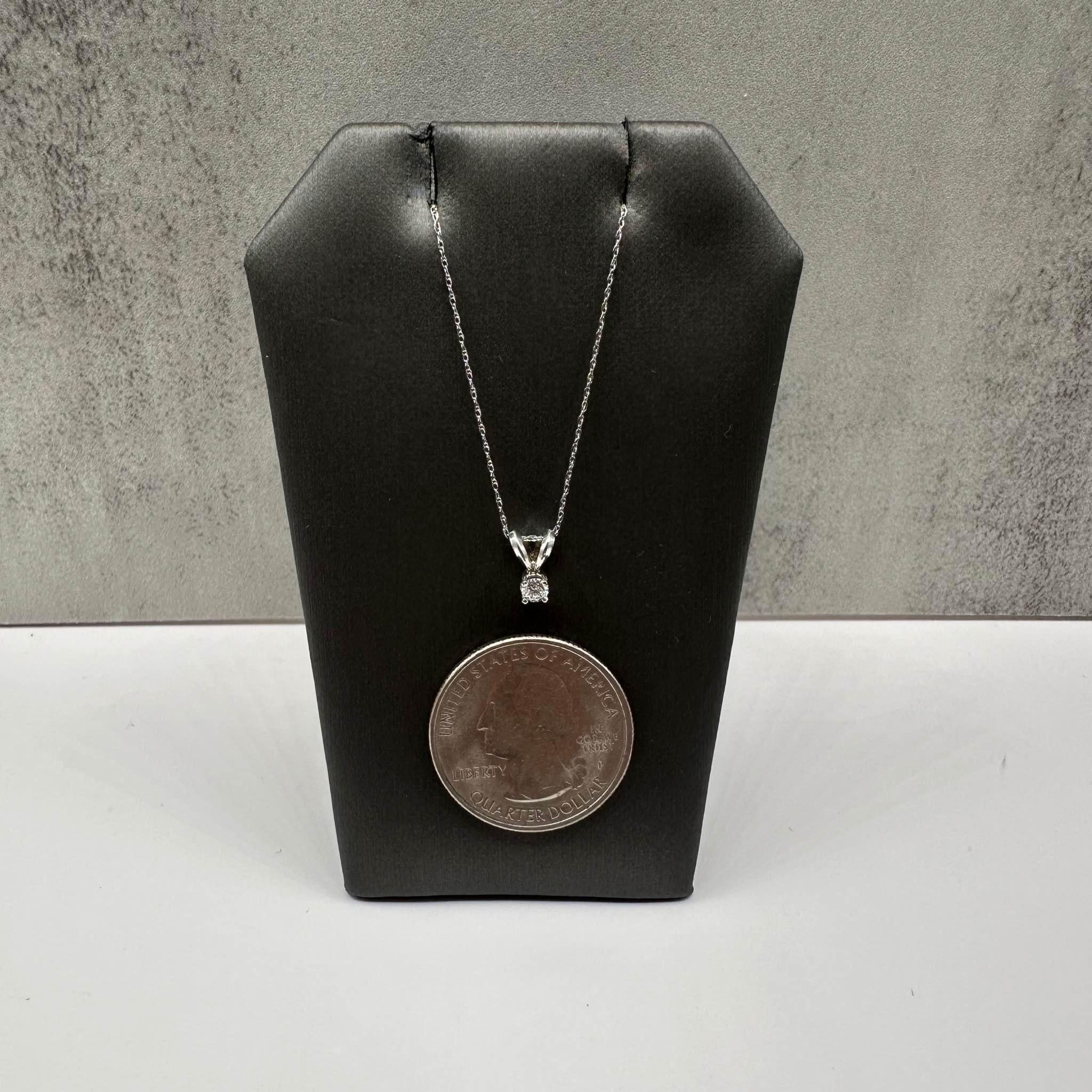 Collier solitaire en or blanc 14 carats avec diamants 0,12 ctw GH SI, réglable de 16 à 18 pouces Neuf - En vente à West Hempstead, NY