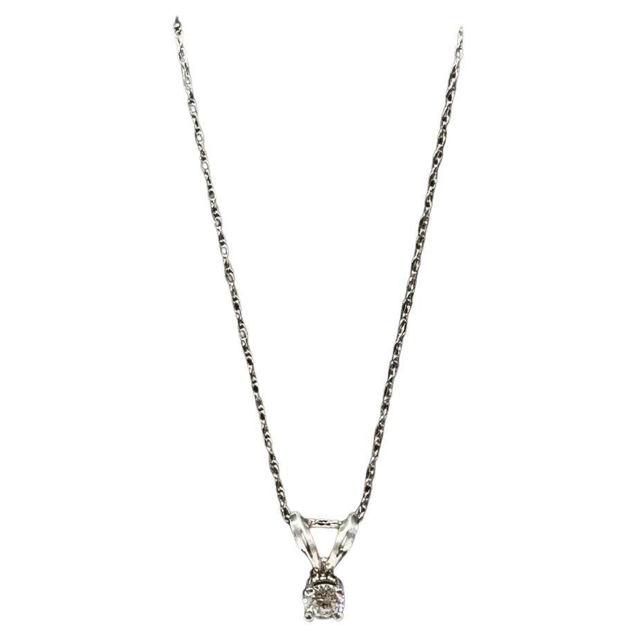 Collier solitaire en or blanc 14 carats avec diamants 0,12 ctw GH SI, réglable de 16 à 18 pouces en vente