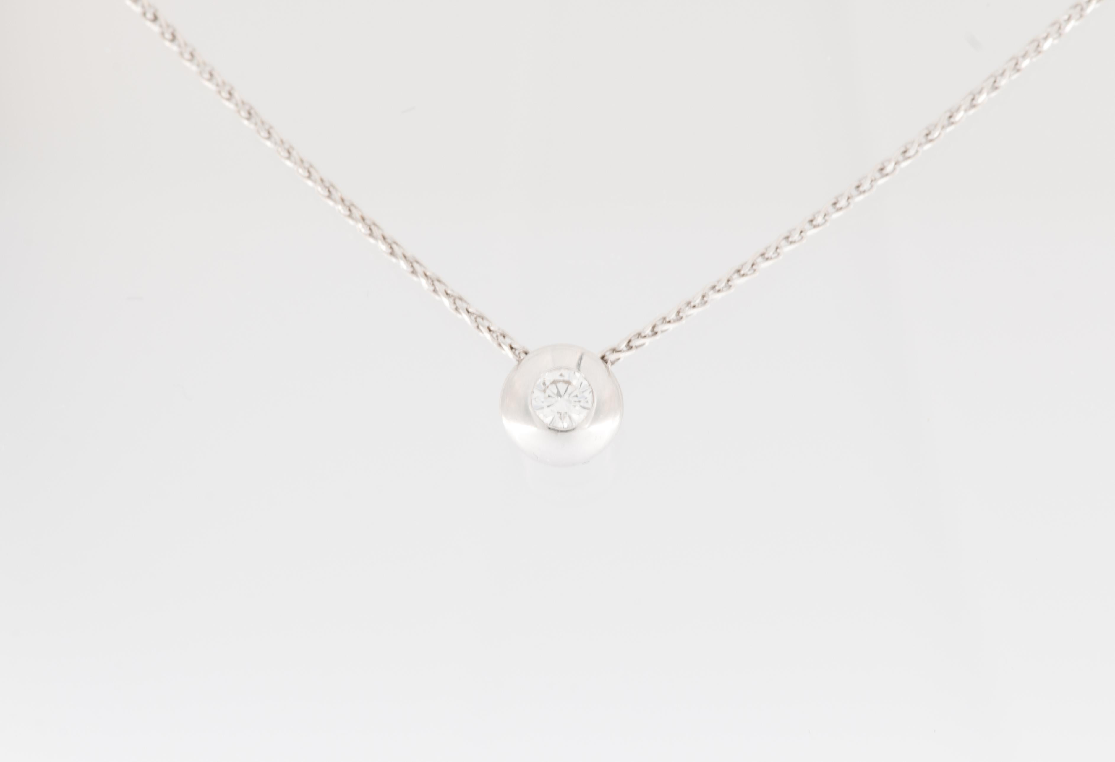 Contemporary Diamond Solitaire Necklace with Chain 18 karat White Gold For Sale