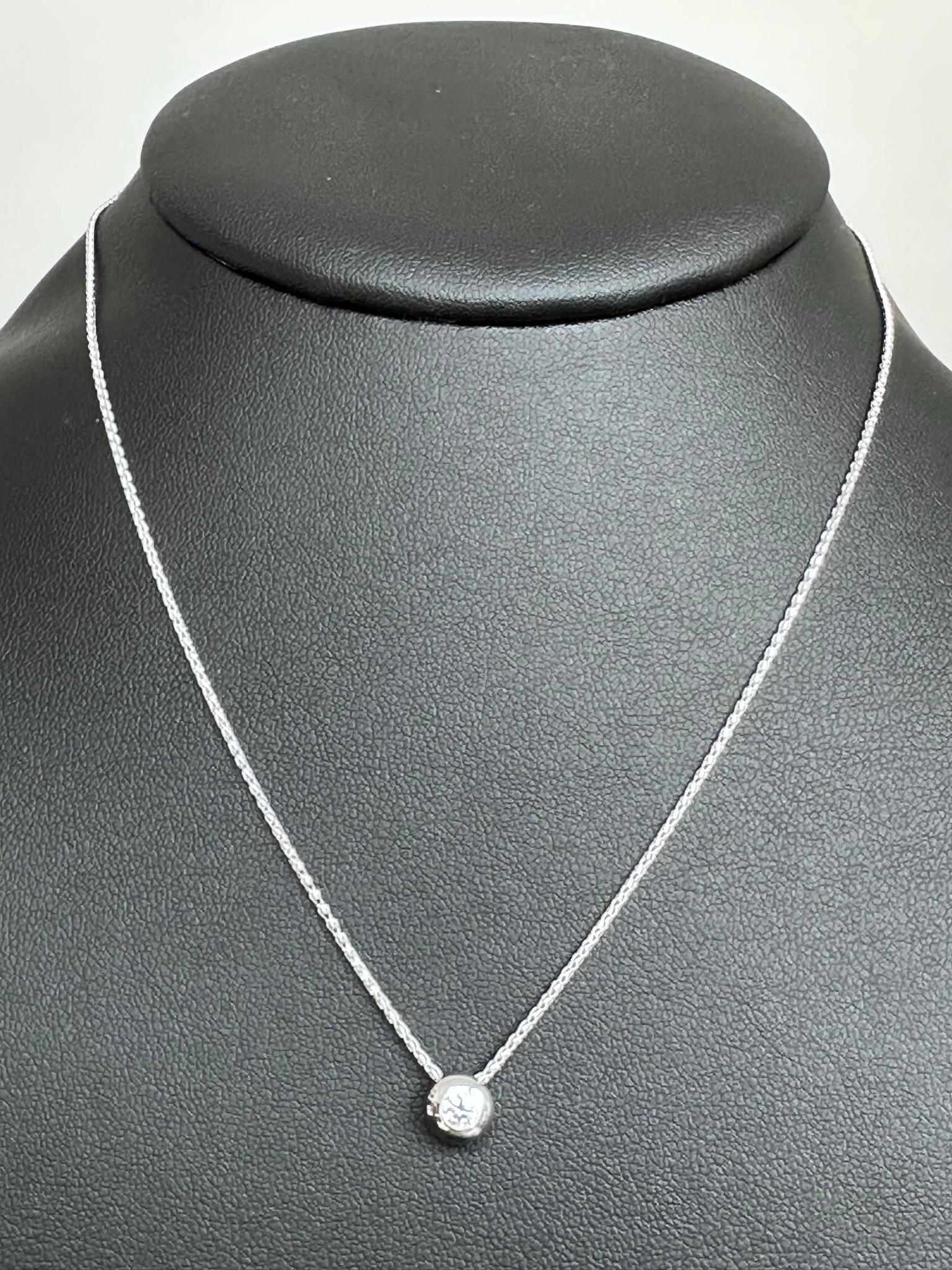 Brilliant Cut Diamond Solitaire Necklace with Chain 18 karat White Gold For Sale