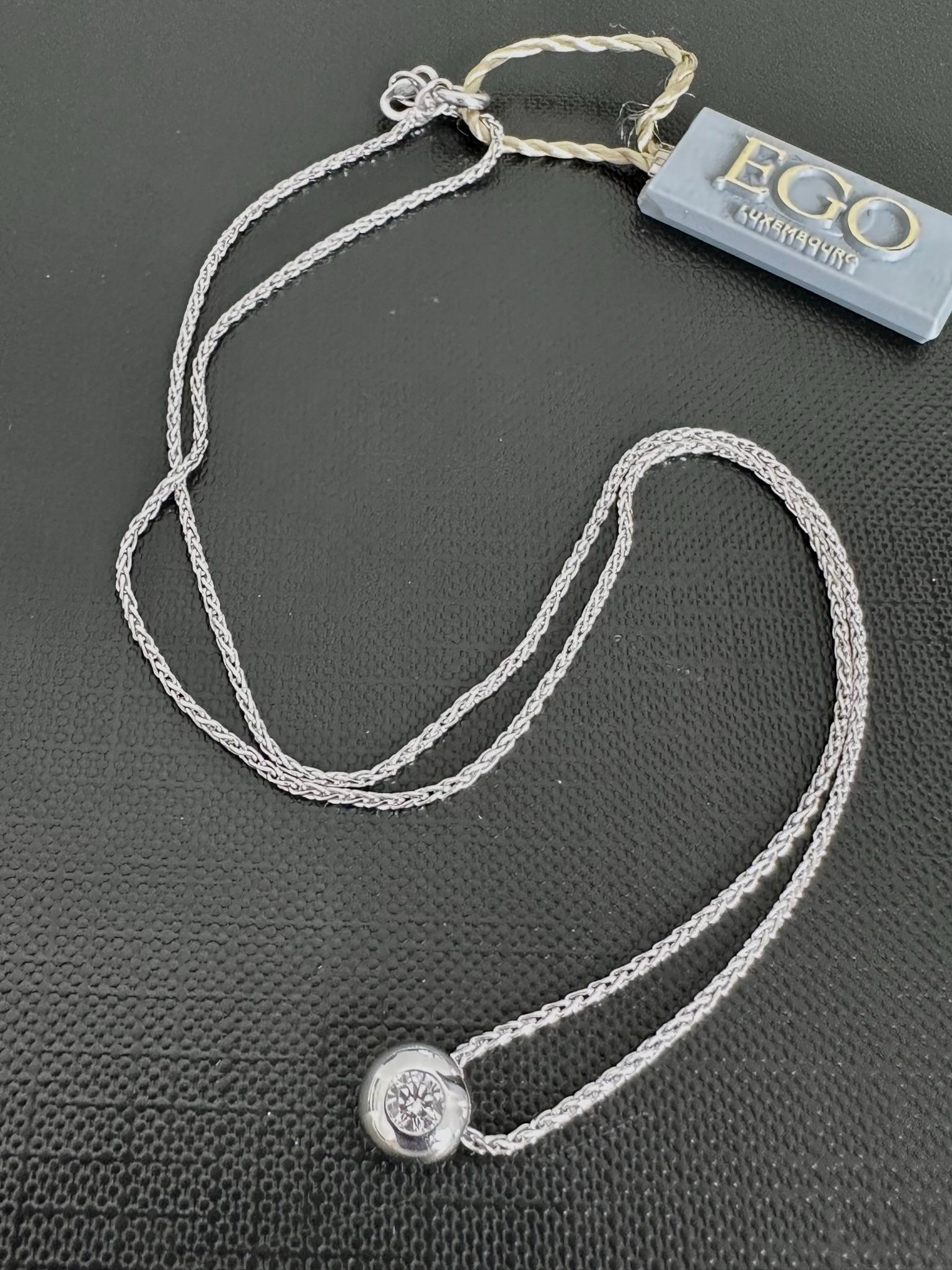 Collier solitaire avec chaîne en or blanc 18 carats et diamants Bon état - En vente à Esch sur Alzette, Esch-sur-Alzette