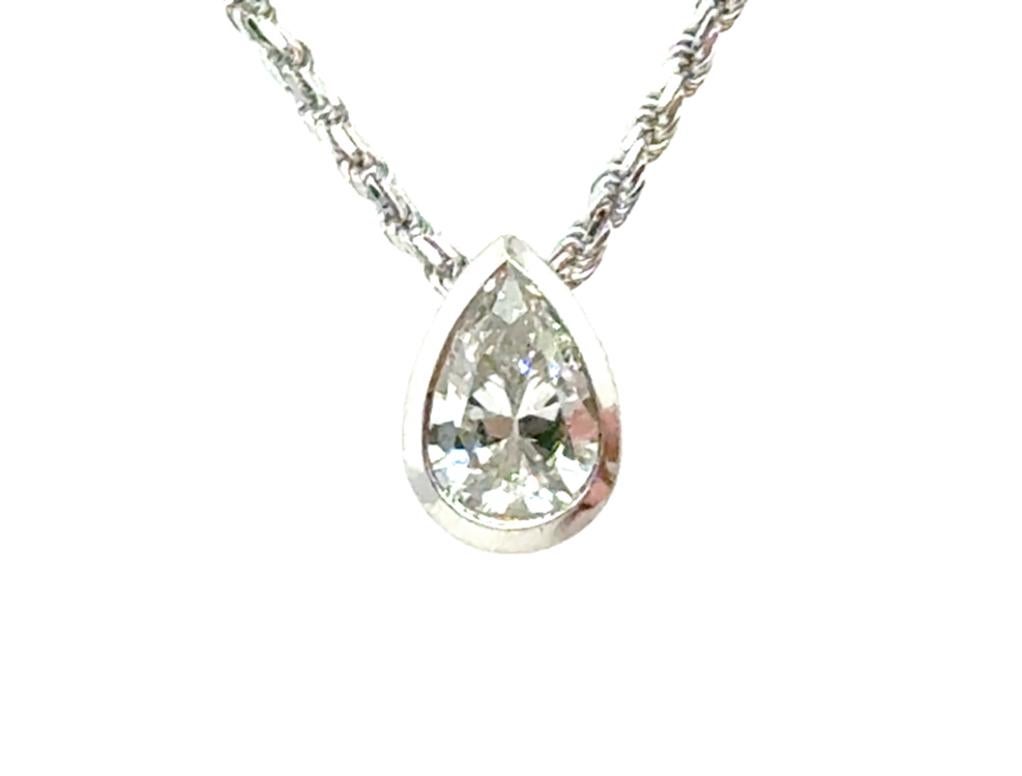 Pendentif solitaire en or blanc 14 carats avec chaton, diamant taille poire miné et antique


Centre en diamant naturel miné de 1ct Antique Art Deco Pear Cut

Véritable diamant taillé à l'ancienne, à cupule ouverte

Malheureusement, quelqu'un l'a
