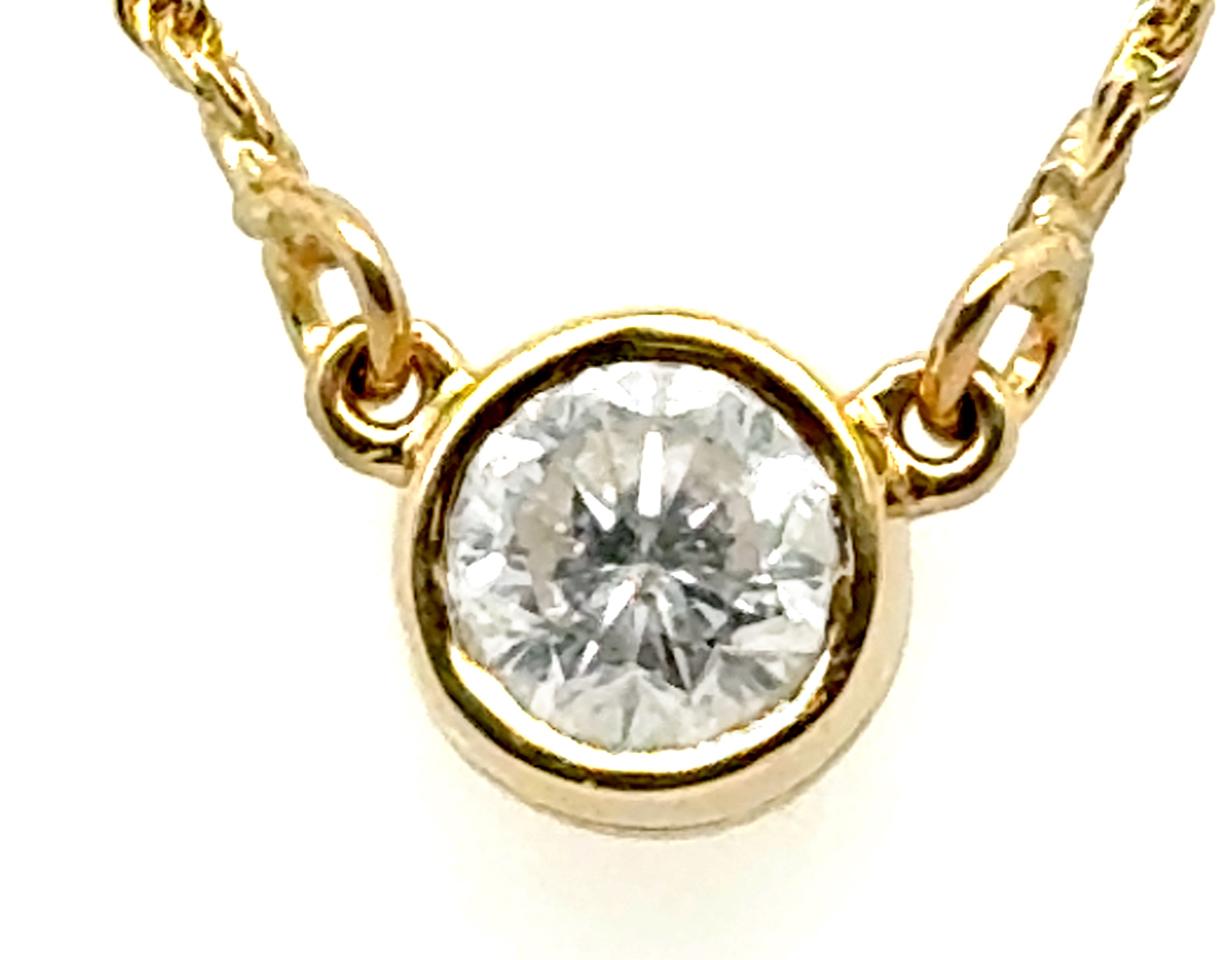 Pendentif solitaire en diamant miné serti sur lunette 1 carat rond brillant Chaîne en or jaune 14K


Avec un centre en diamant véritable de 1ct à taille ronde et brillante (Natural Mined Diamond)

Plus de 300 dollars de valeur en or

Fabriqué avec