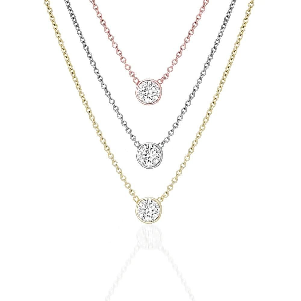 Collier pendentif solitaire en or 14 carats avec lunette en diamants Neuf - En vente à Los Angeles, CA