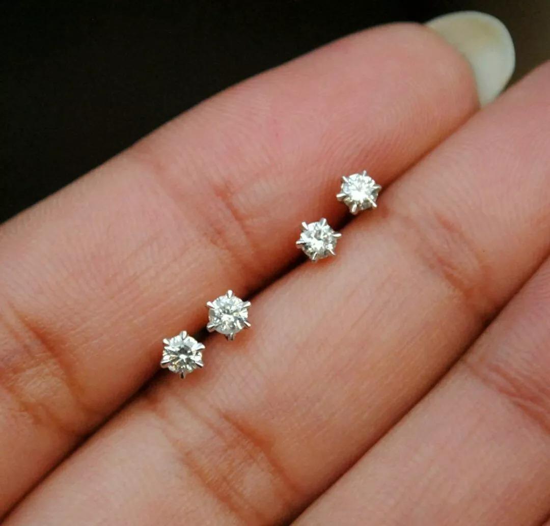 Solitaire Piercing Nose Ear Stud Body Piercing en or massif 14 carats avec diamants Neuf - En vente à Chicago, IL