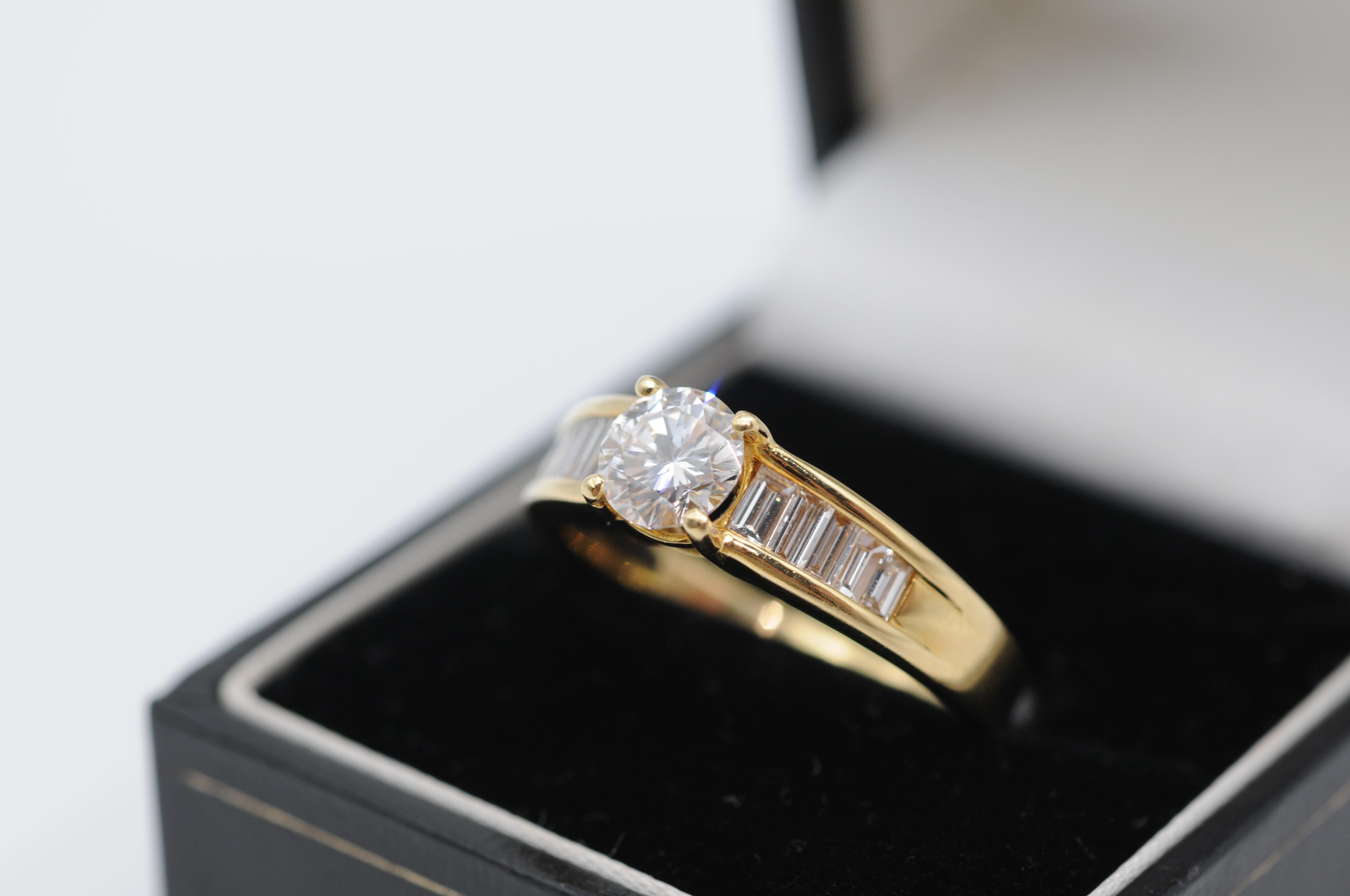 Diamond Solitaire Ring 1.05ct VVS1, River(D) with Baguette Stones For Sale 4