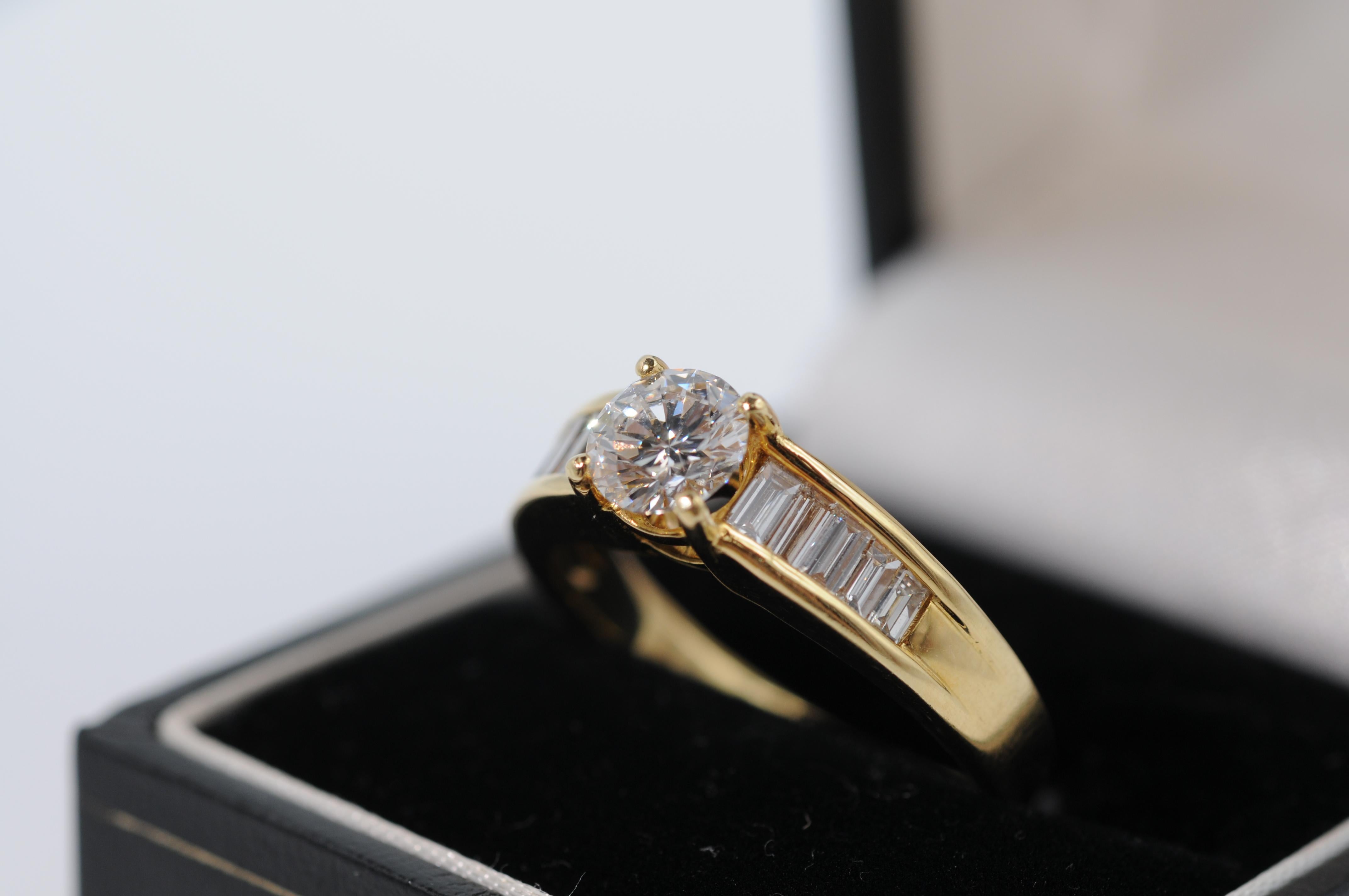 Diamond Solitaire Ring 1.05ct VVS1, River(D) with Baguette Stones For Sale 5