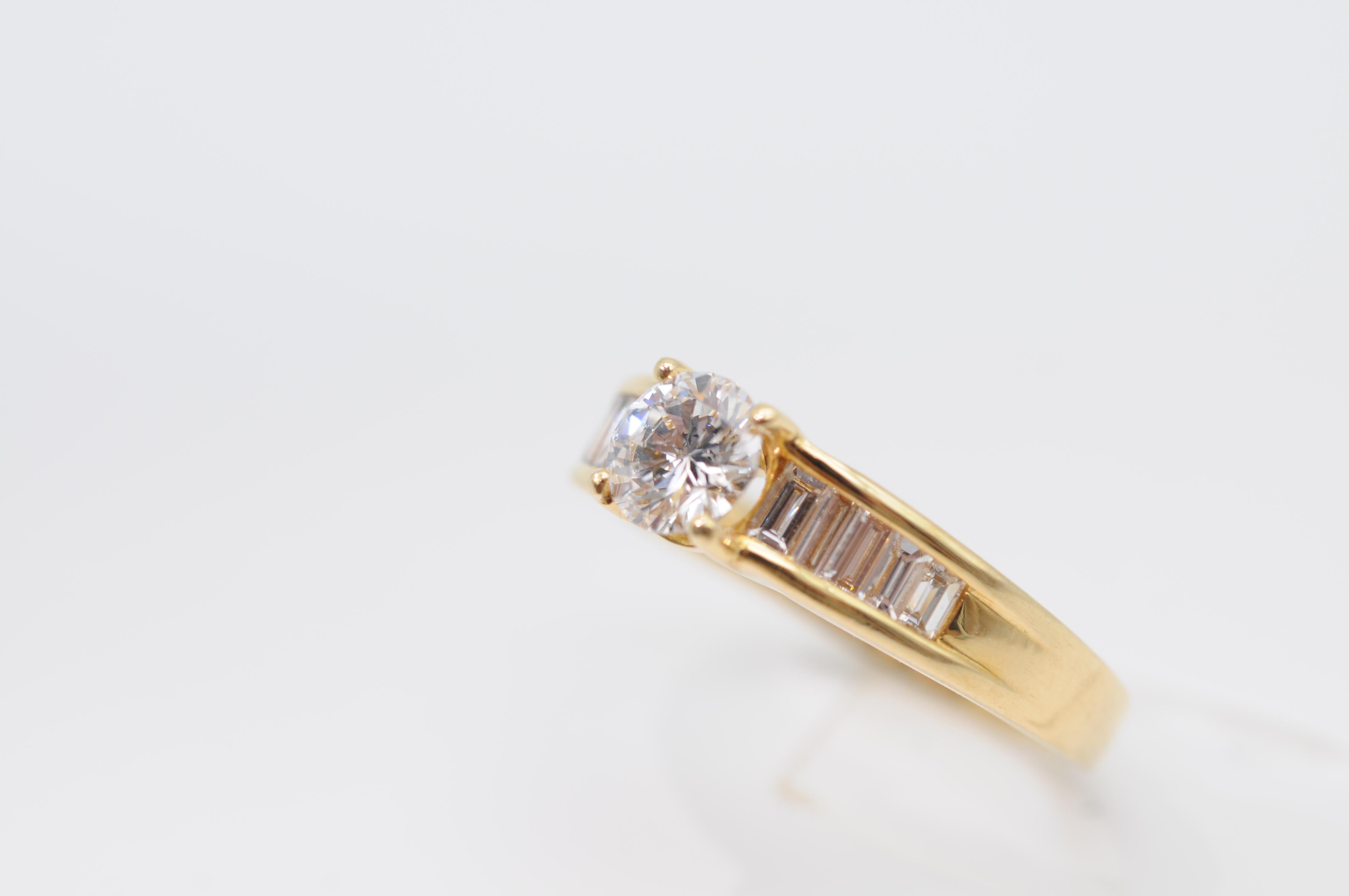 Diamond Solitaire Ring 1.05ct VVS1, River(D) with Baguette Stones For Sale 7