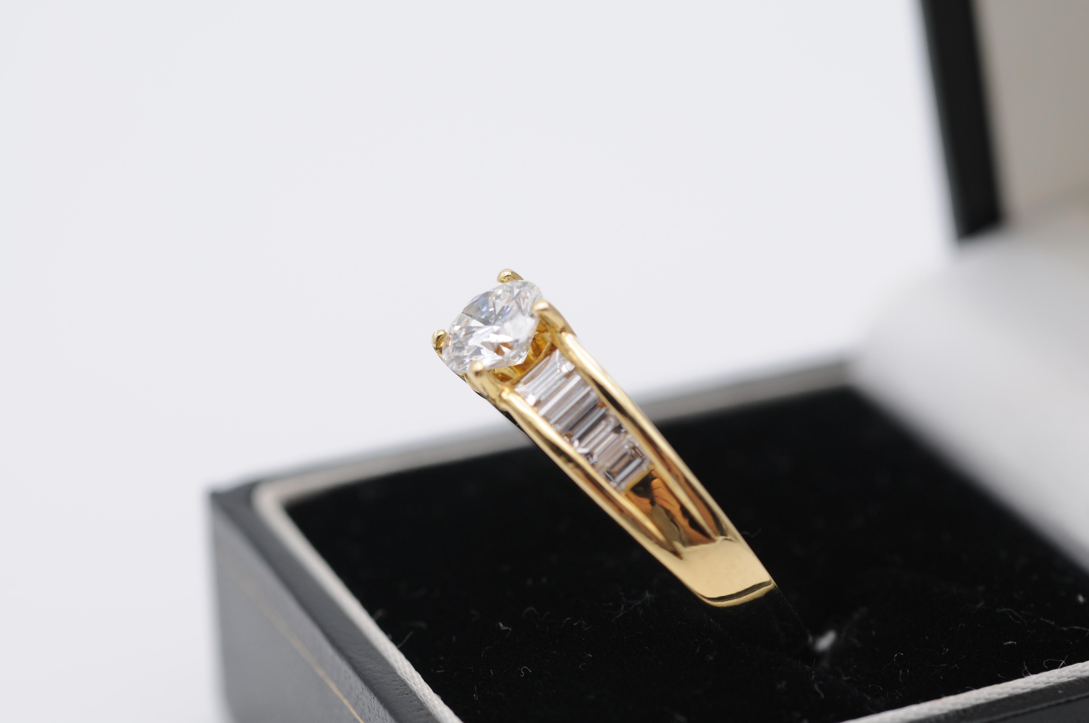 Diamond Solitaire Ring 1.05ct VVS1, River(D) with Baguette Stones For Sale 1