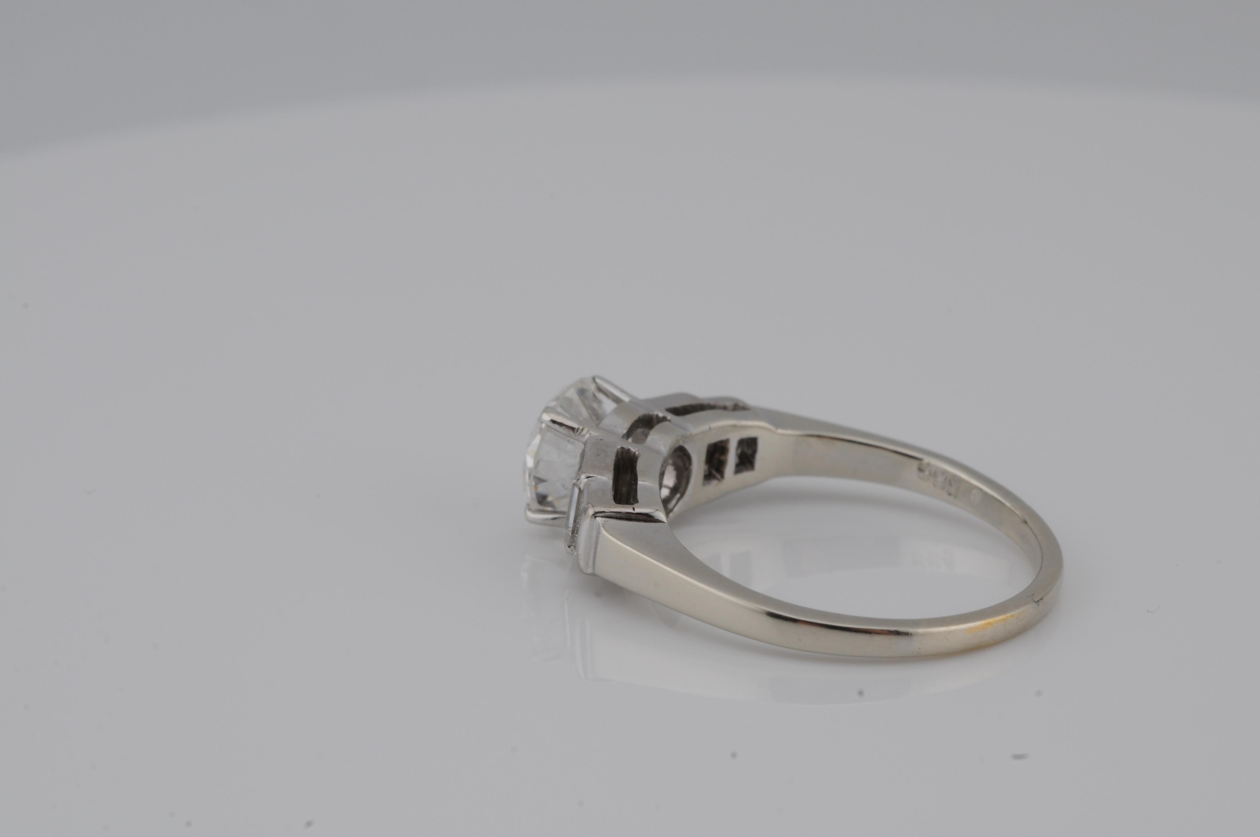 da uomo o donna Anello solitario con diamante da 1,10 carati e accenti baguette - VVS2 / I / VG in vendita