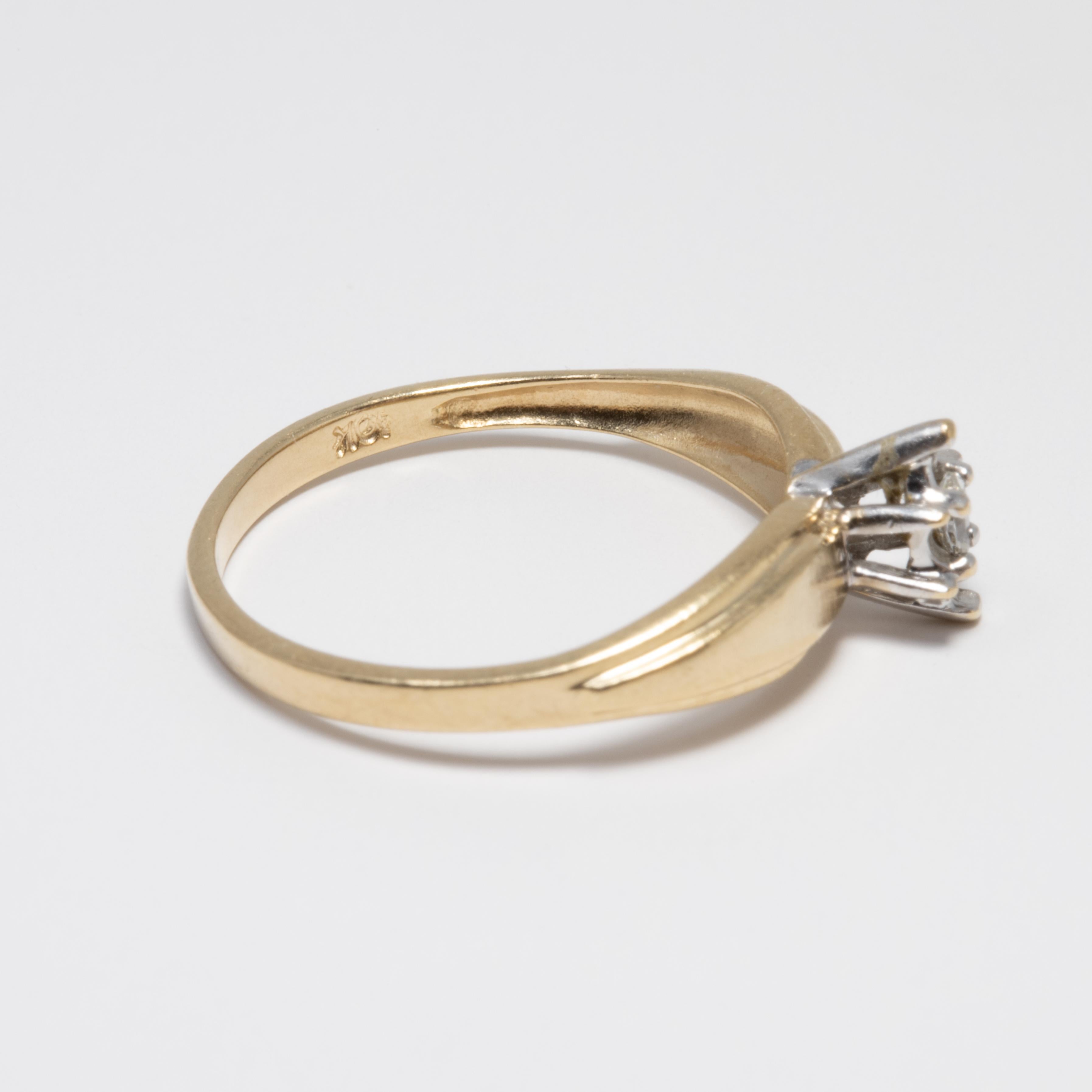 Diamant- Solitär-Ring, 14 Gelb- und Weißgold, erhabene Fassung, 0,05 Karat Marquise für Damen oder Herren im Angebot