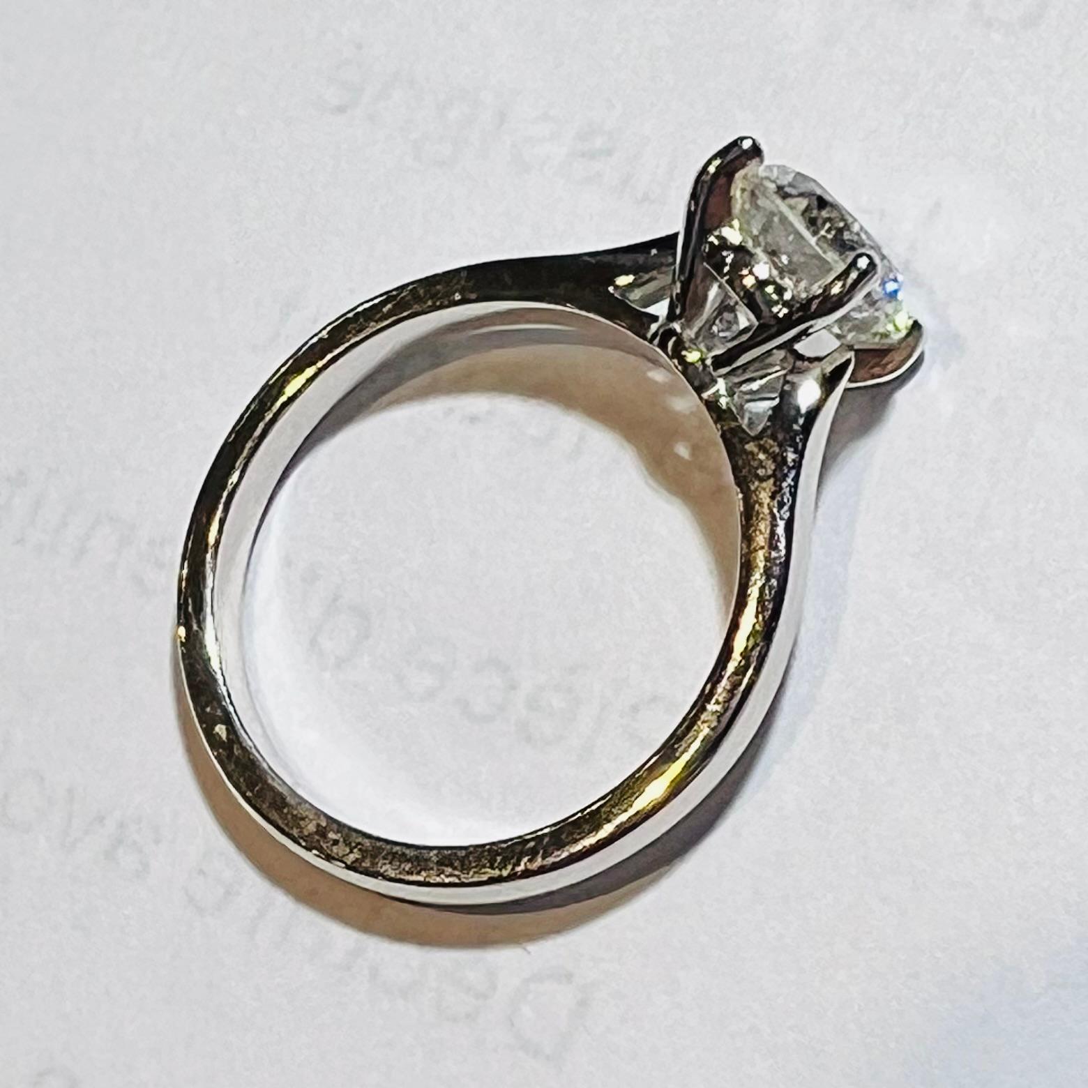 Diamond Solitaire Ring 1.51 Ct Certificate Hrd:g / Vvs2, 18 Carat White Gold For Sale 6