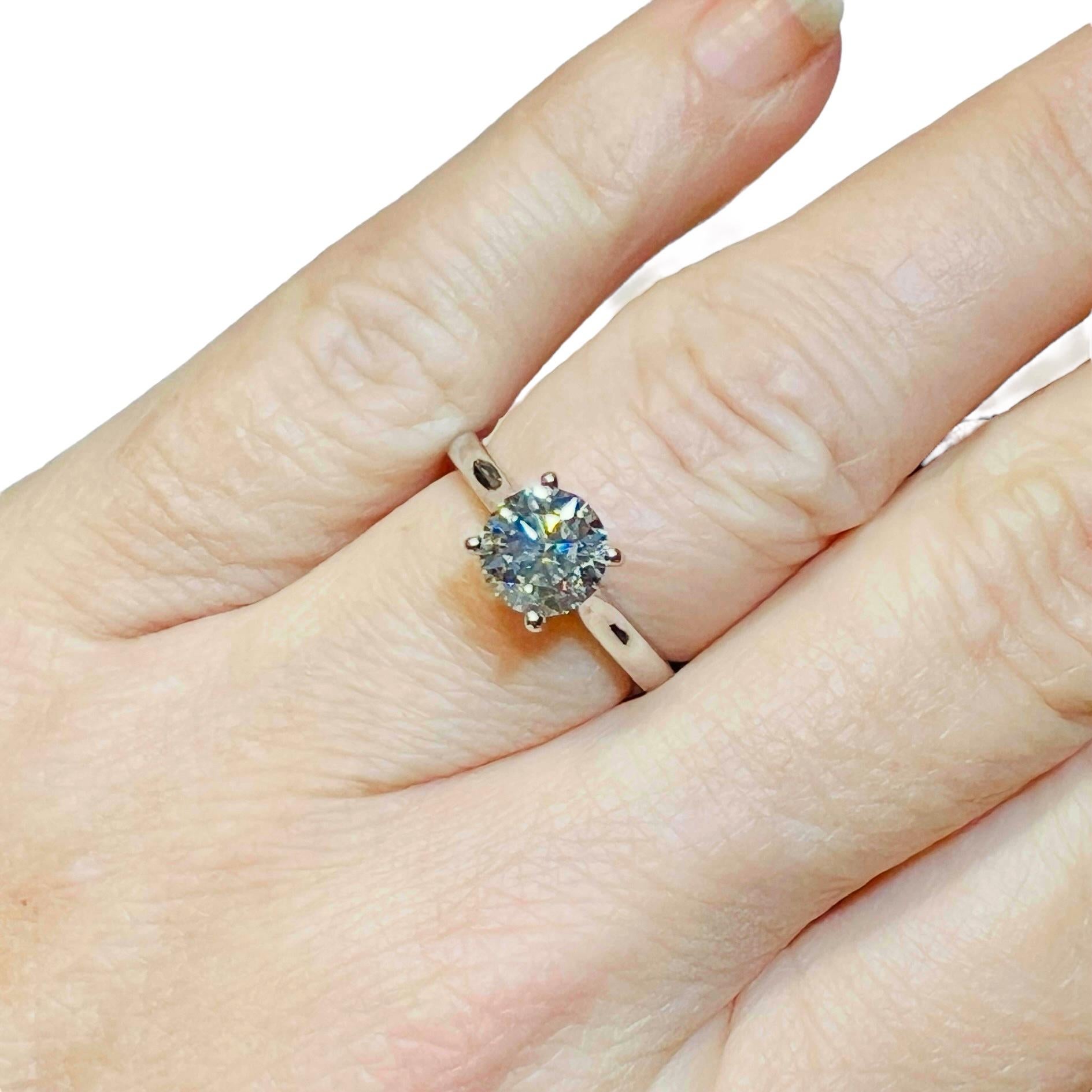 Round Cut Diamond Solitaire Ring 1.51 Ct Certificate Hrd:g / Vvs2, 18 Carat White Gold For Sale