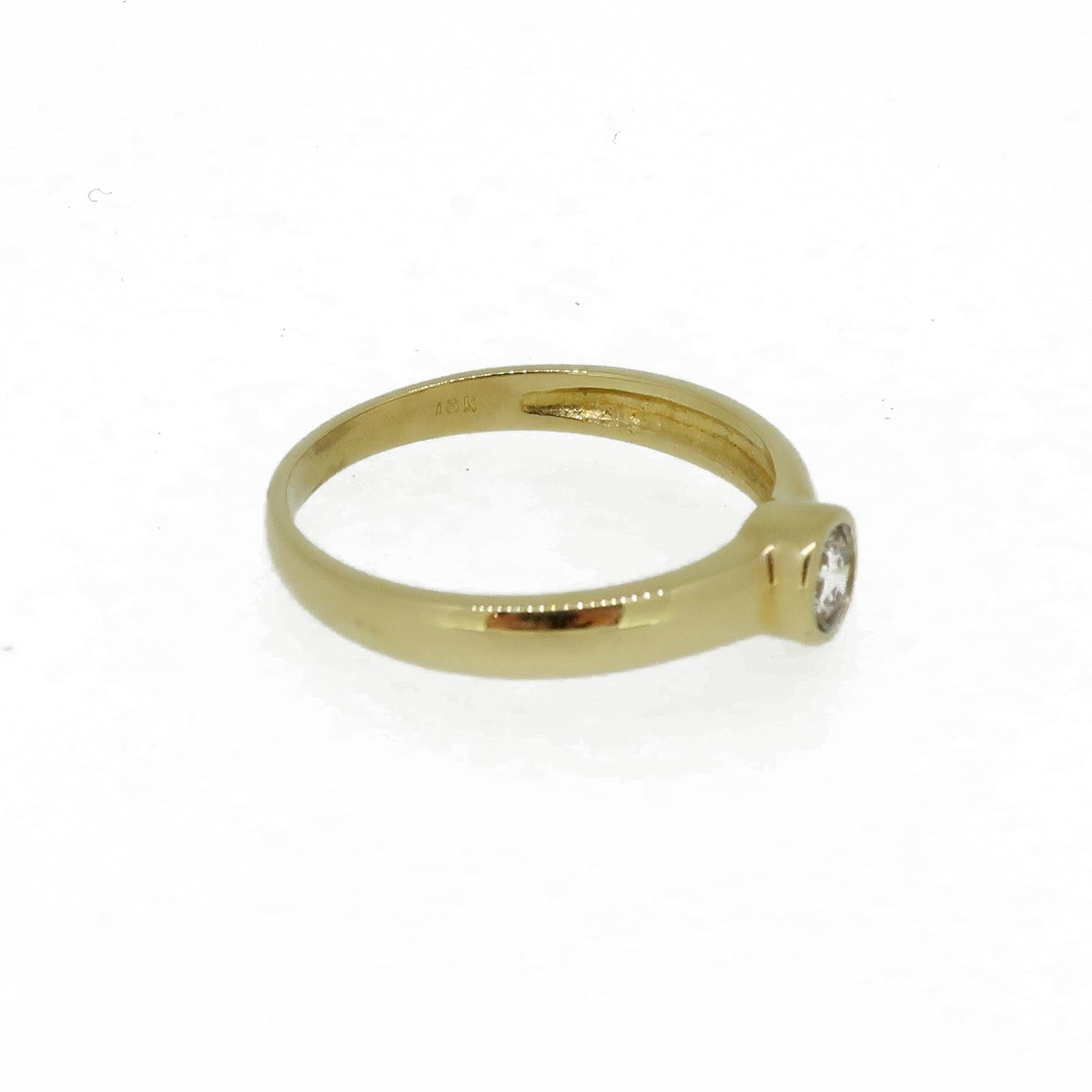 Modern Diamond Solitaire Ring 18 Karat Yellow Gold For Sale