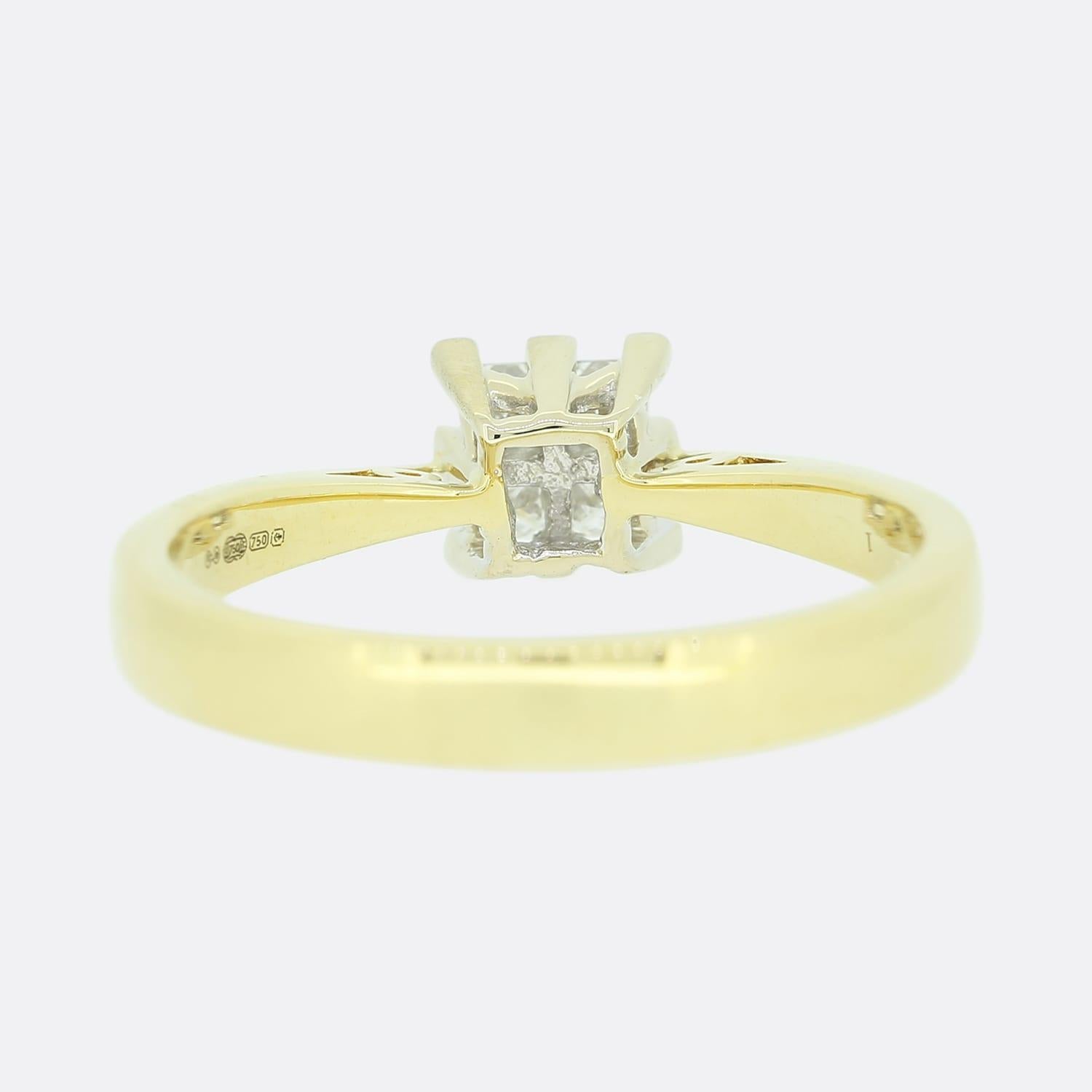 Se trata de un anillo solitario de diamantes de oro amarillo de 18 ct. El solitario está formado por 4 diamantes talla princesa engastados por ilusión para que parezcan 1.

Estado: Usado (Muy bueno)
Peso: 3.5 gramos
Talla: M
Dimensiones de la cara: