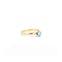 Anello con solitario di diamanti in oro giallo 18k e platino