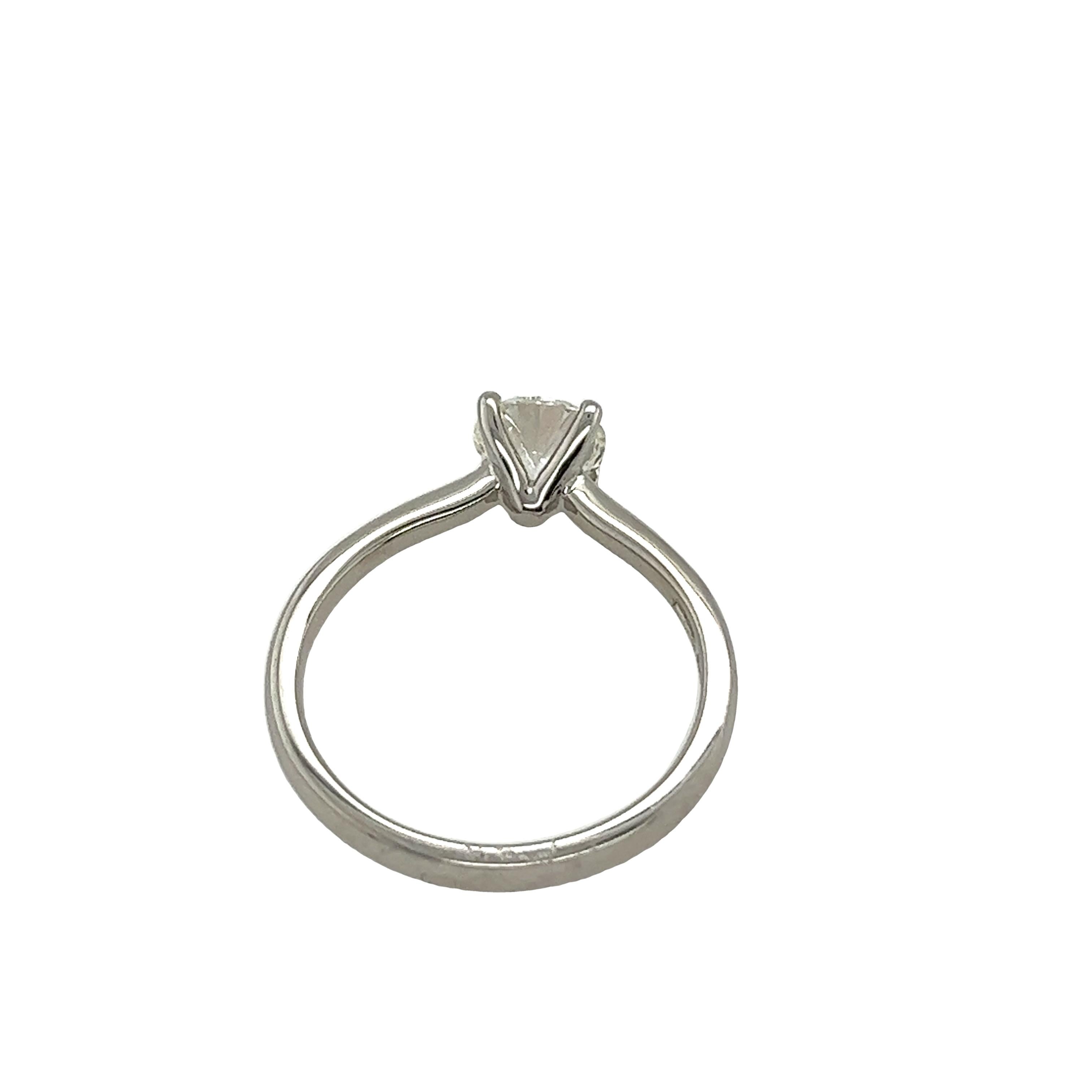 Women's Diamond Solitaire Ring Set With 0.80ct Round Brilliant Cut Diamond For Sale