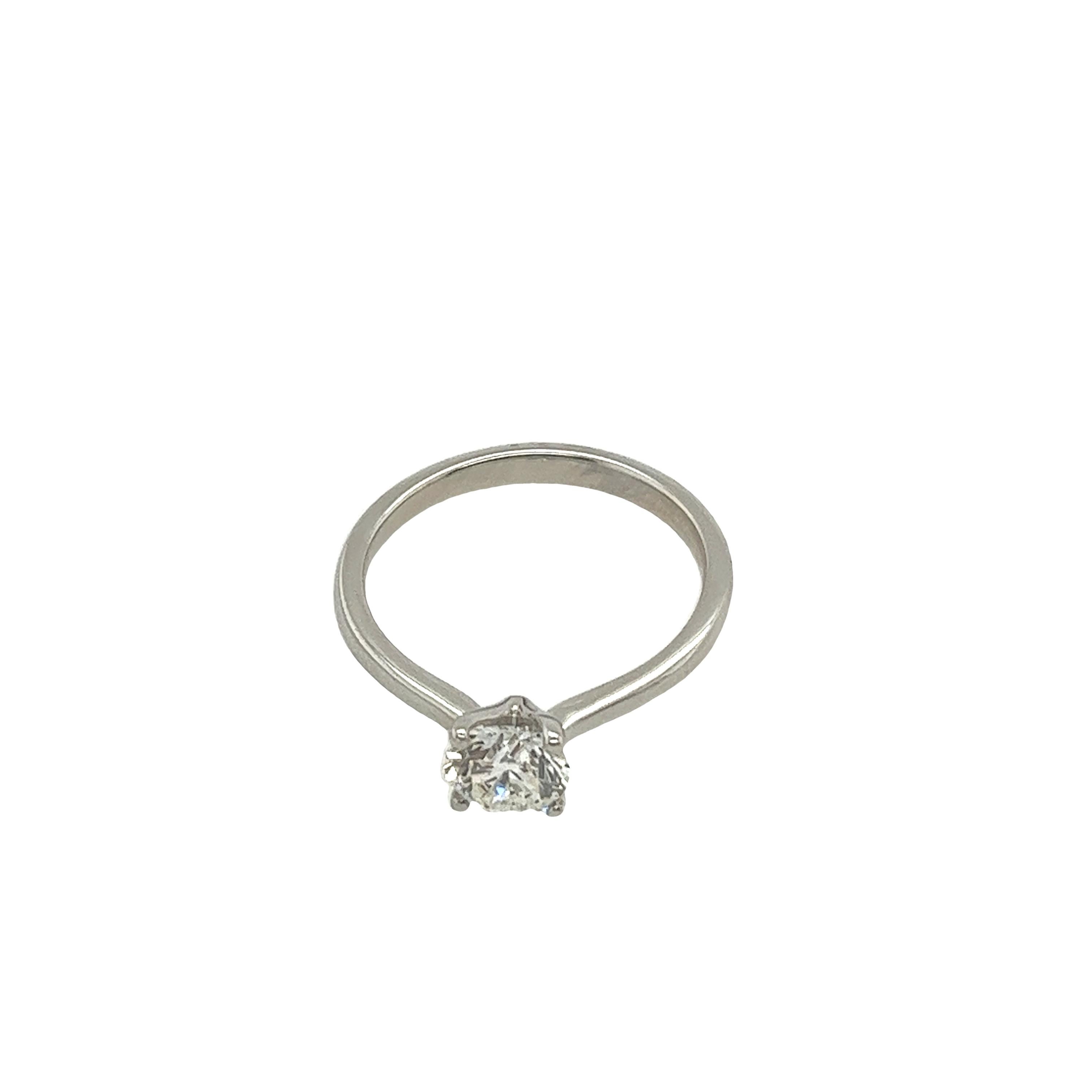 Diamond Solitaire Ring Set With 0.80ct Round Brilliant Cut Diamond For Sale 1