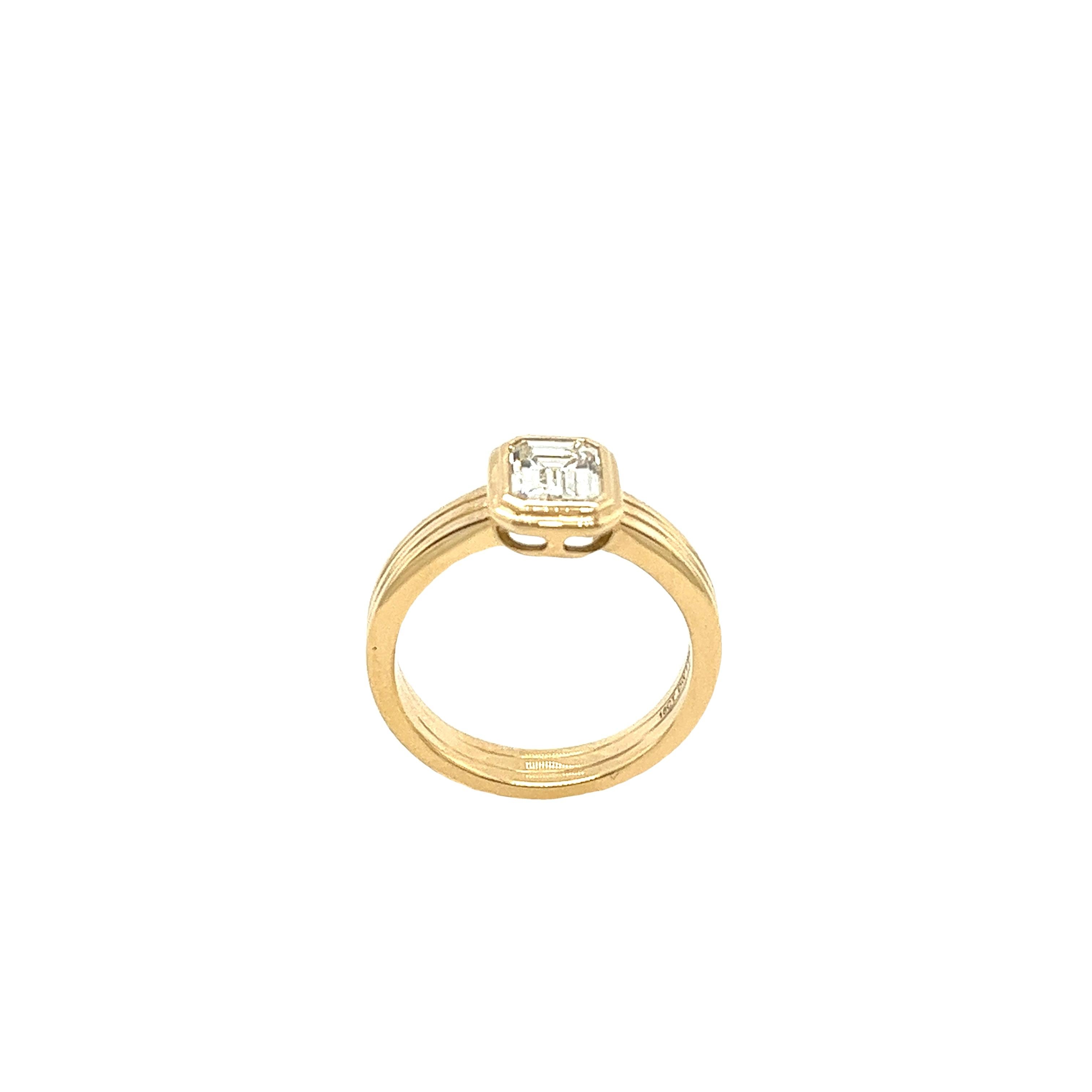 Modern Diamond Solitaire Ring Set With 1.01ct K/VS2 Emerald Cut Diamond, In 18ct Gold For Sale