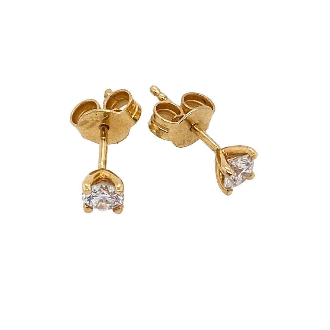 Diamond Solitaire Stud Earrings Set with 0.40ct Diamonds in 18ct Yellow Gold In New Condition For Sale In London, GB