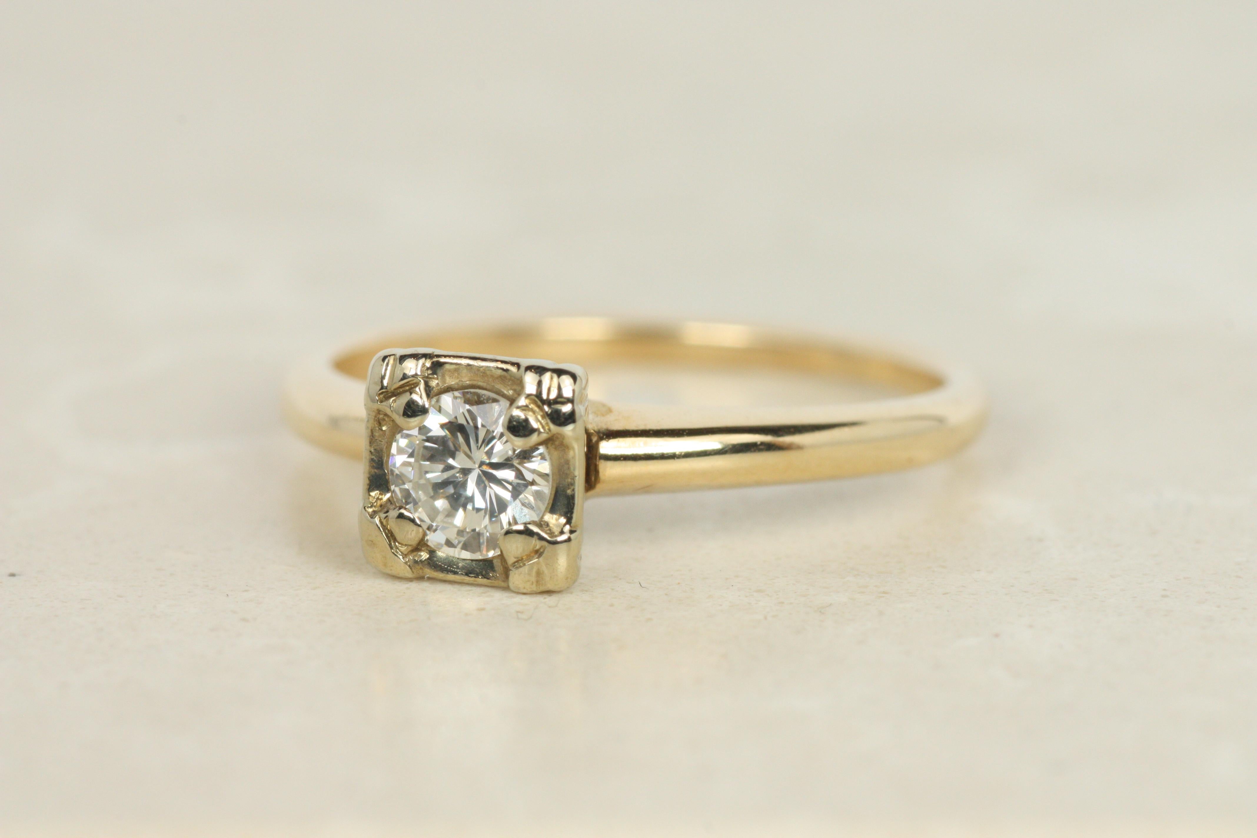 Taille ronde Bague de fiançailles solitaire à deux tons - 0.28ct Round Brilliant Cut en vente