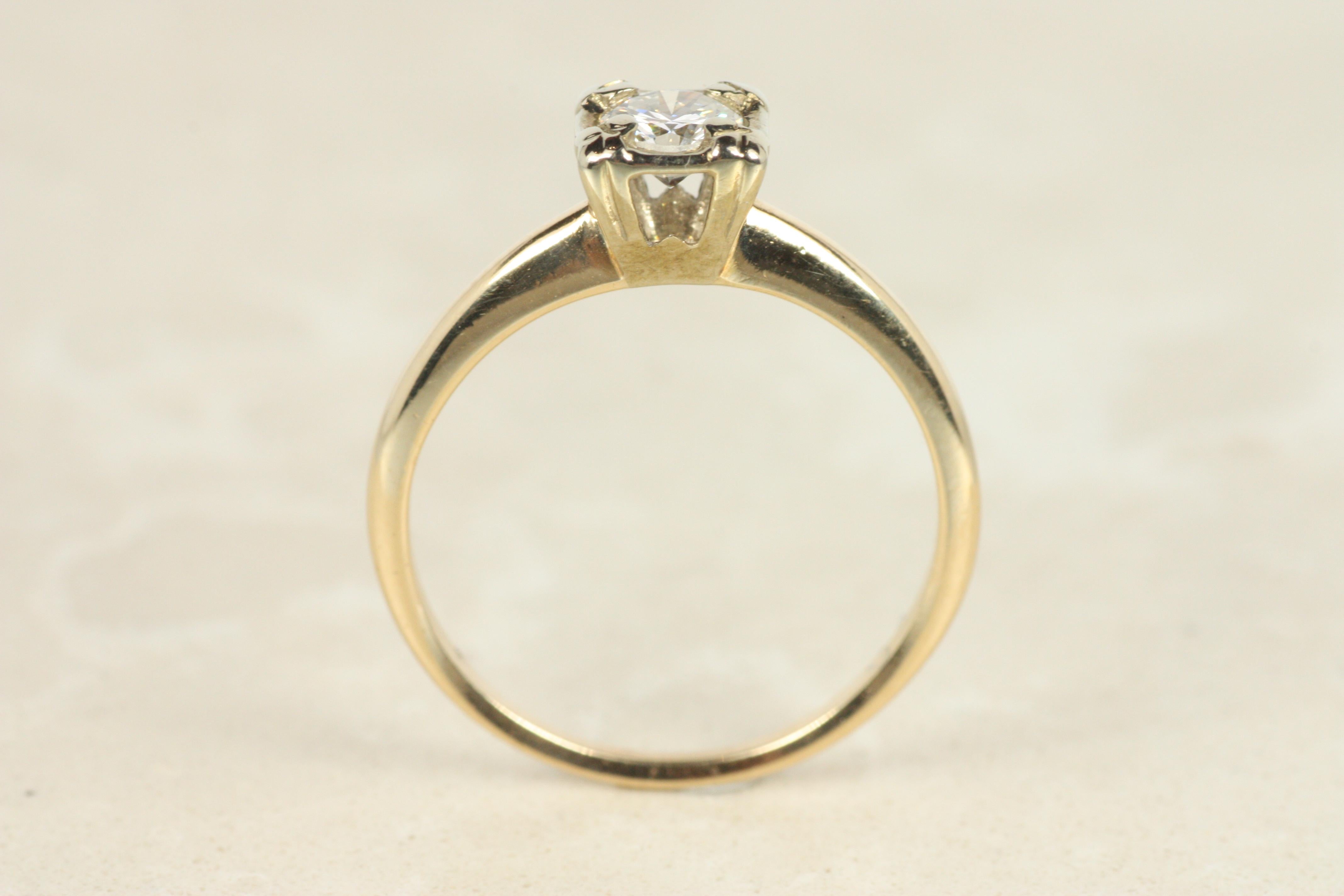 Bague de fiançailles solitaire à deux tons - 0.28ct Round Brilliant Cut Pour femmes en vente