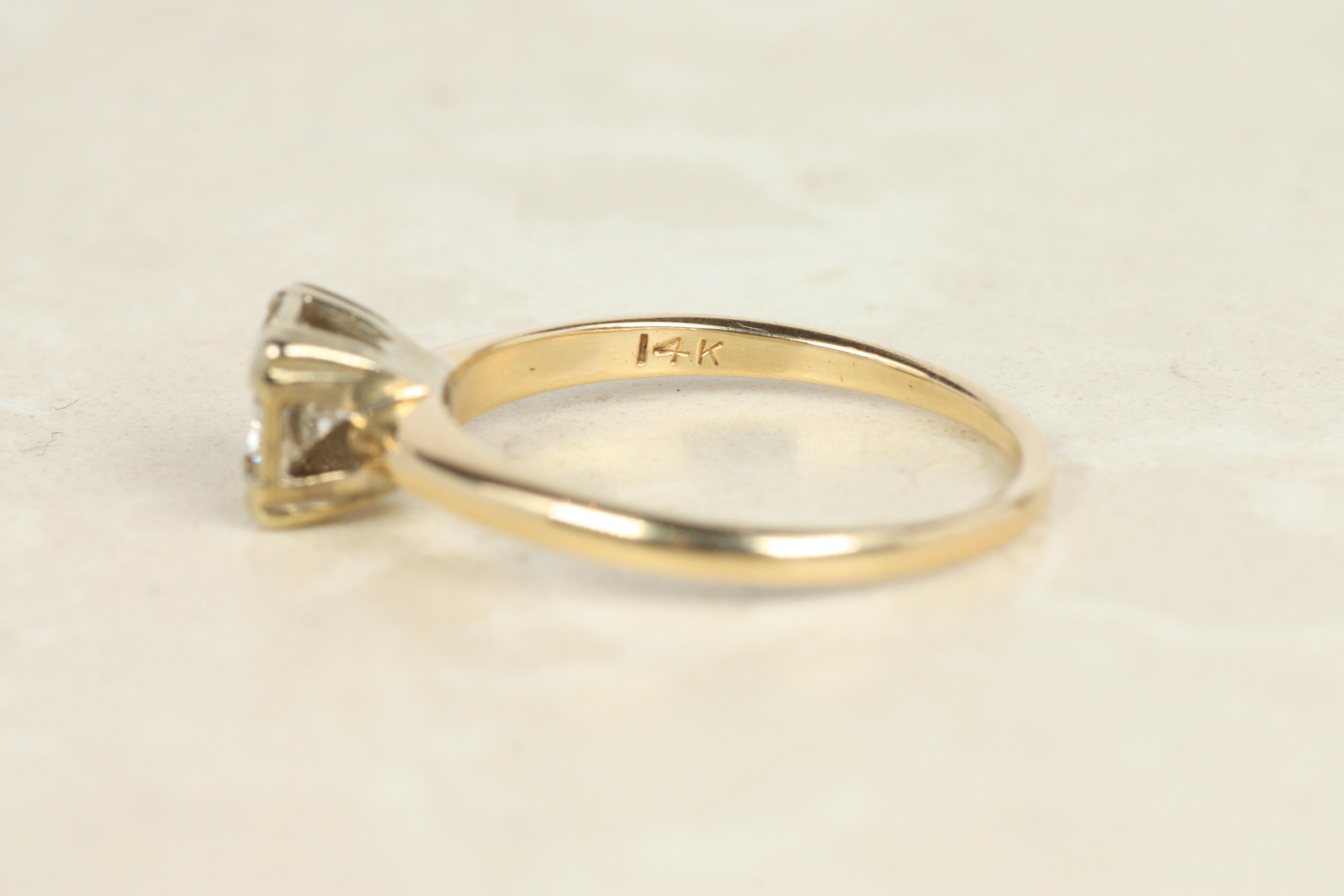 Bague de fiançailles solitaire à deux tons - 0.28ct Round Brilliant Cut en vente 1