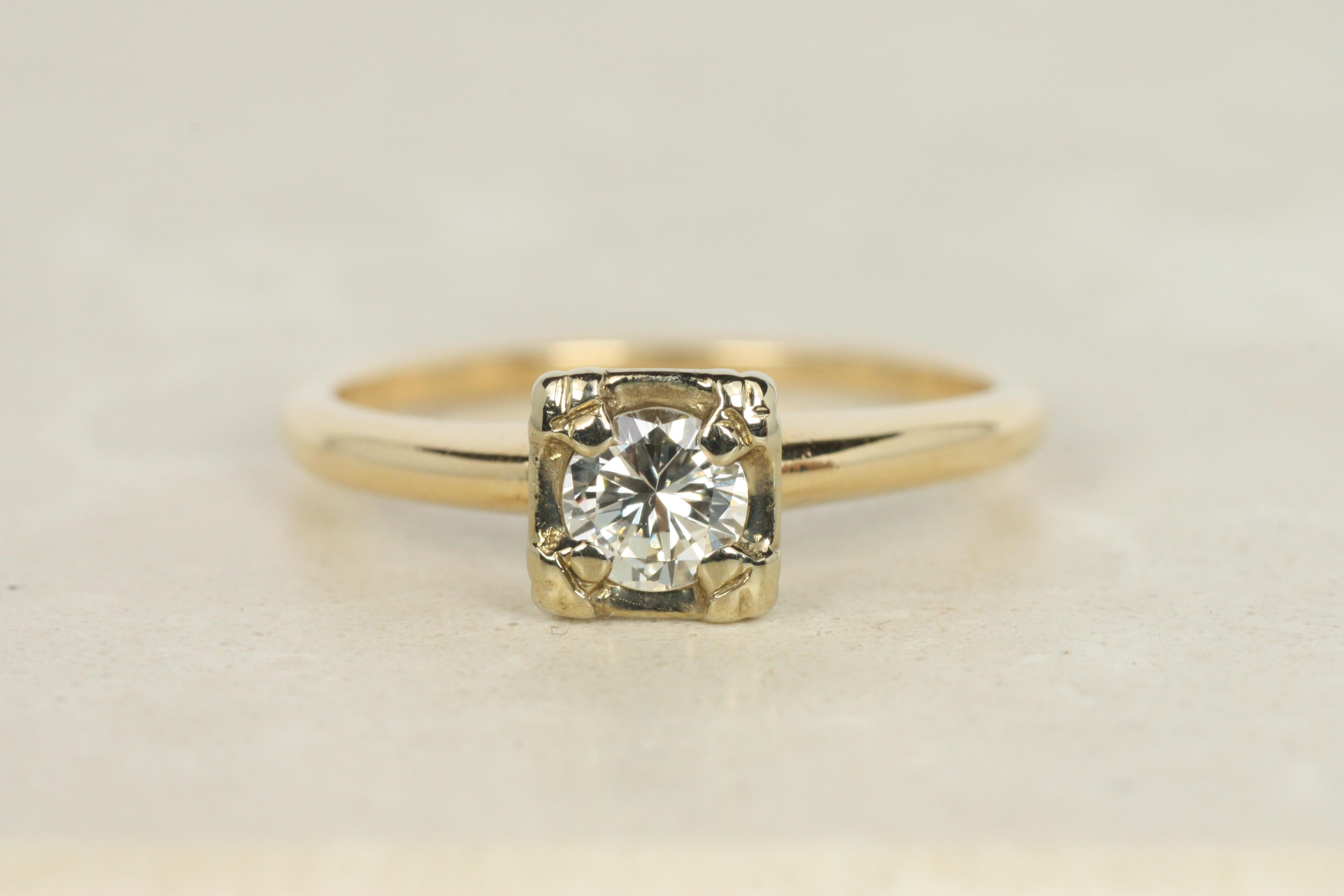 Bague de fiançailles solitaire à deux tons - 0.28ct Round Brilliant Cut en vente 2
