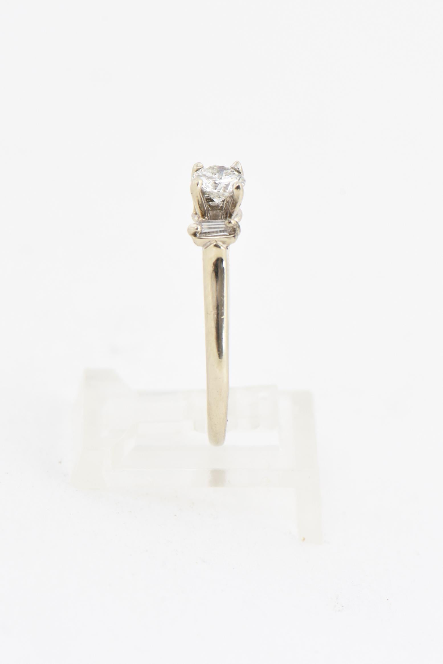 Diamant Solitär Verlobungsring aus Weißgold im Zustand „Gut“ im Angebot in Miami Beach, FL