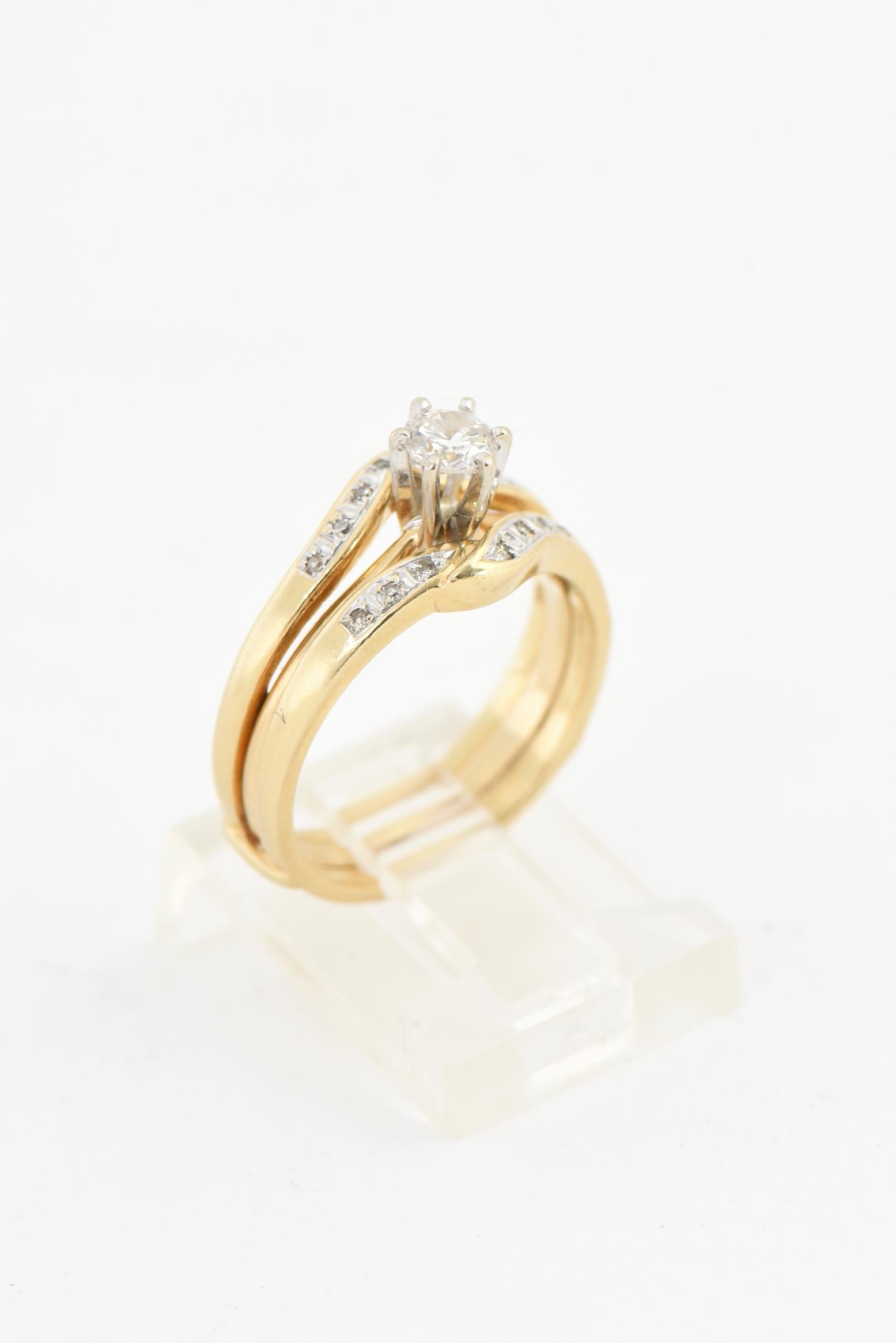 Taglio rotondo Anello di fidanzamento solitario con diamante e fascia a gabbia in oro giallo in vendita