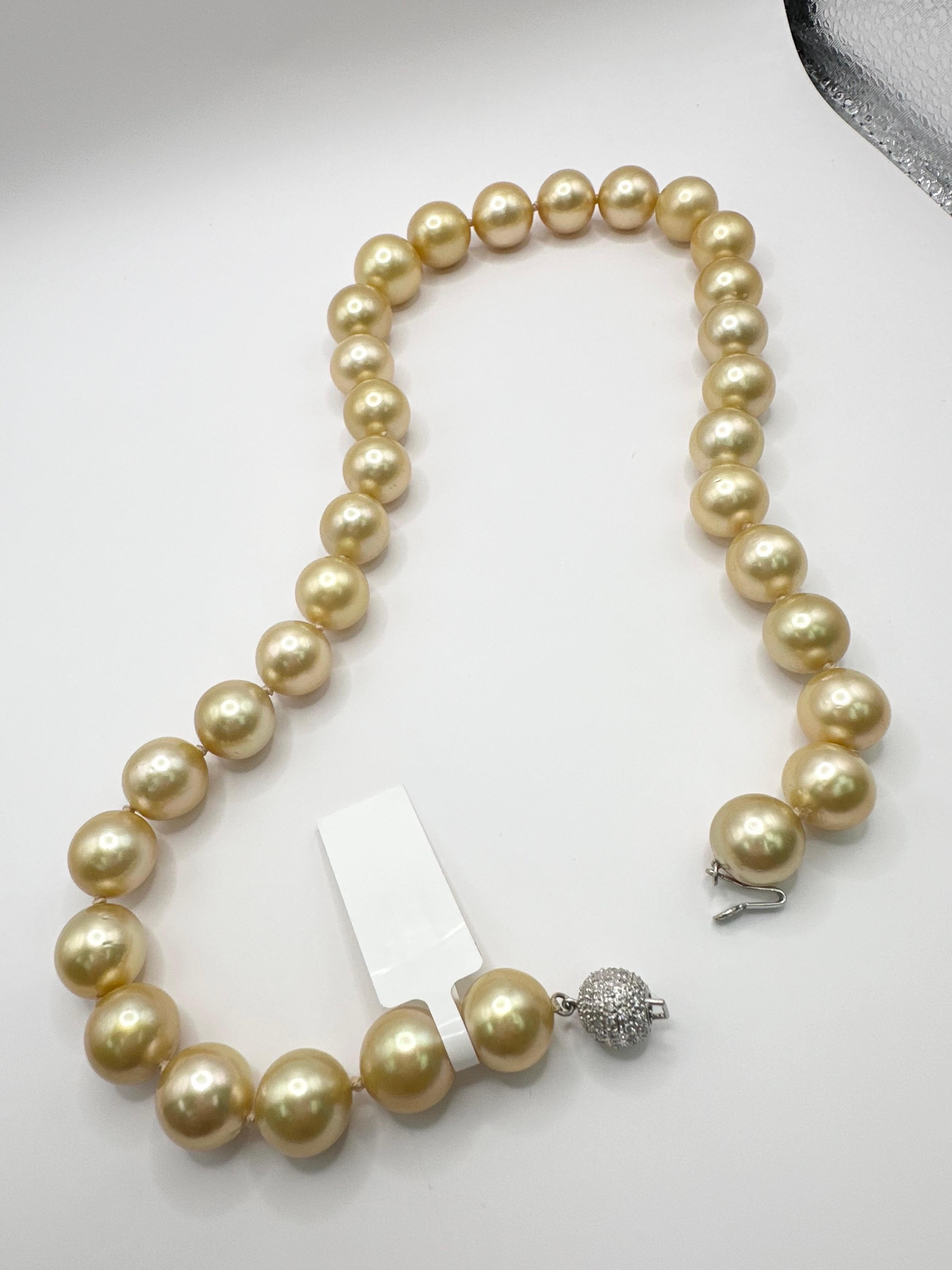 Diamond South Pearl necklace 18