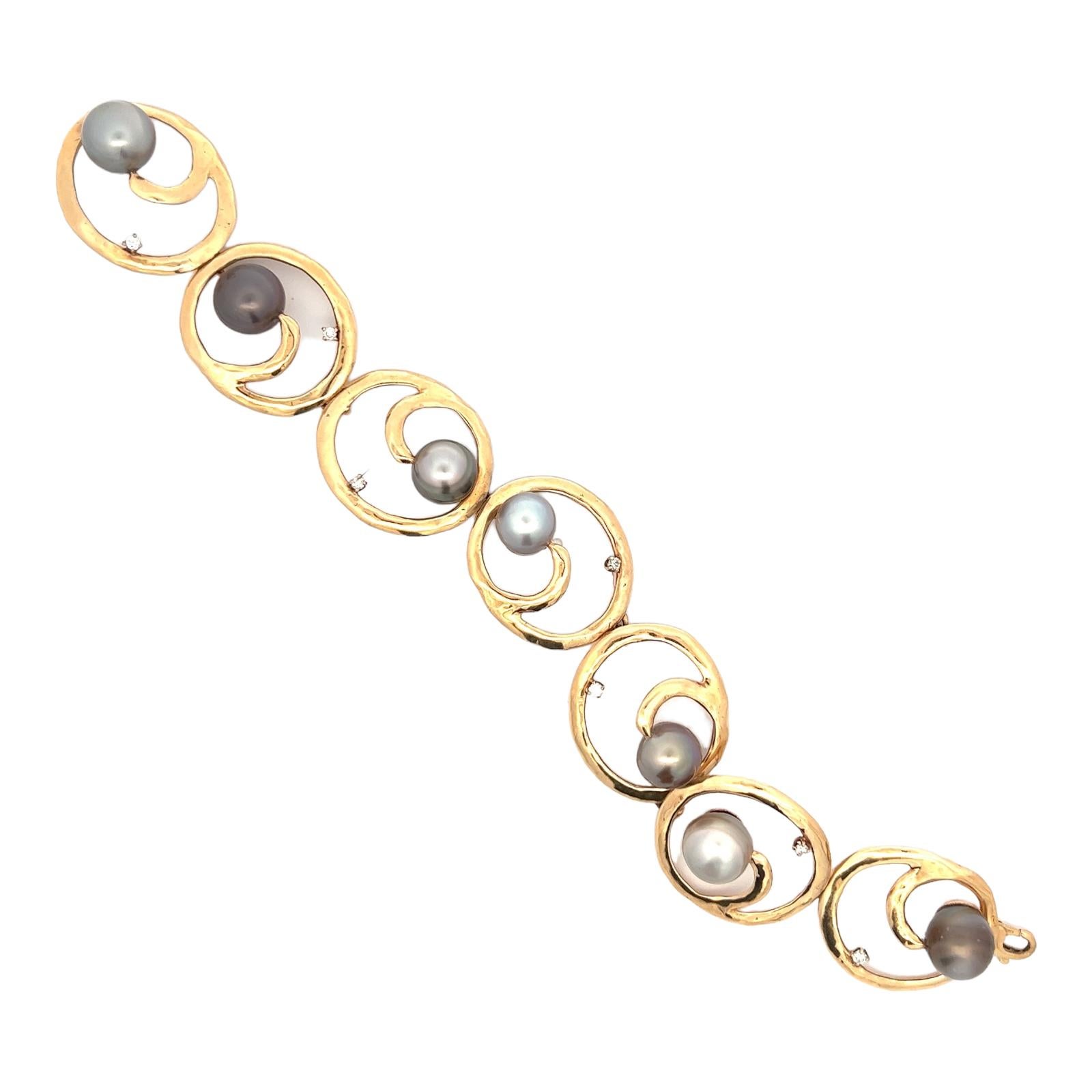 Modern Diamond South Sea Pearl 14 Karat Gold Open Circle Swirl Link Bracelet For Sale
