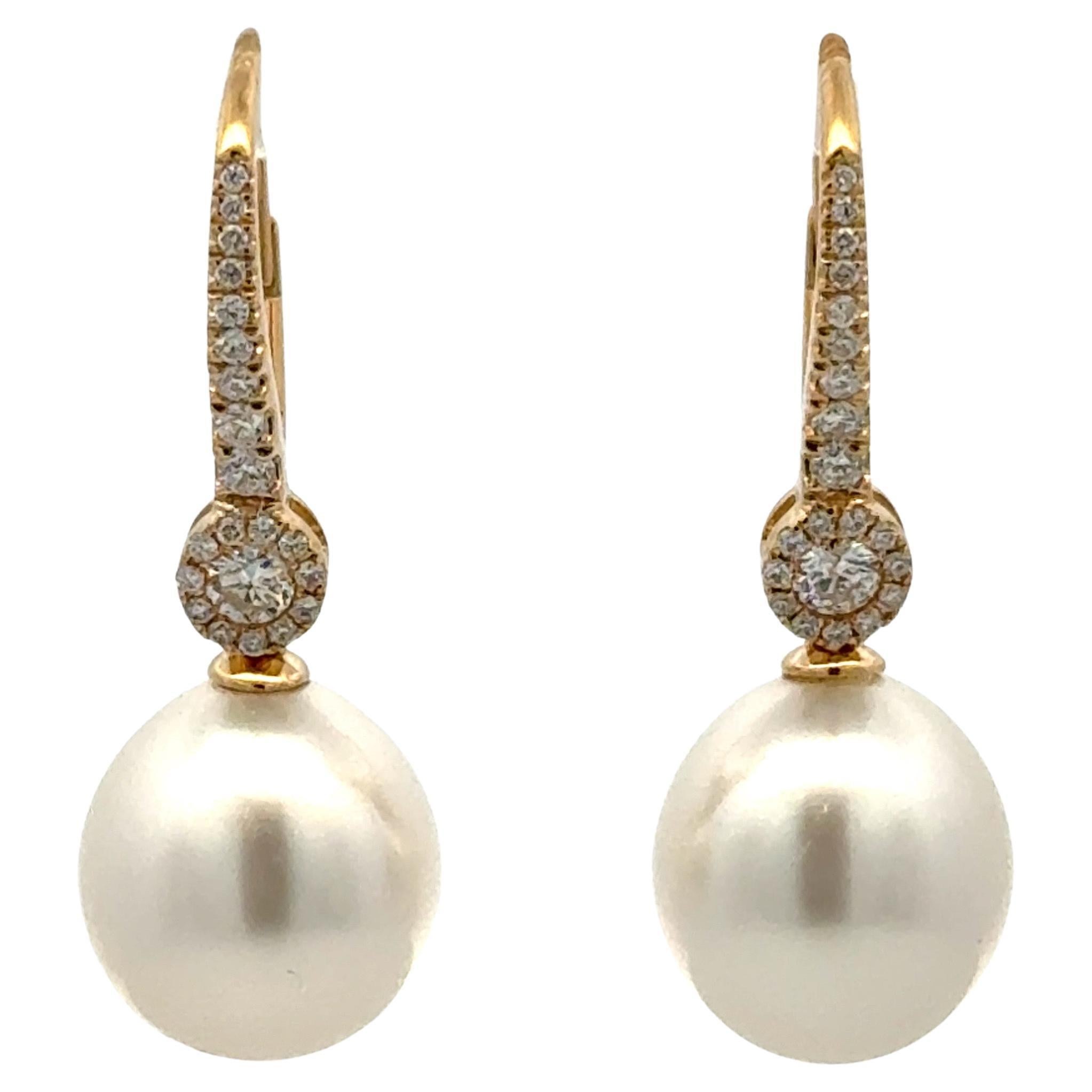 Contemporain Boucles d'oreilles pendantes en or jaune 18 carats avec diamants des mers du Sud 0,37 carats 11-12 MM en vente